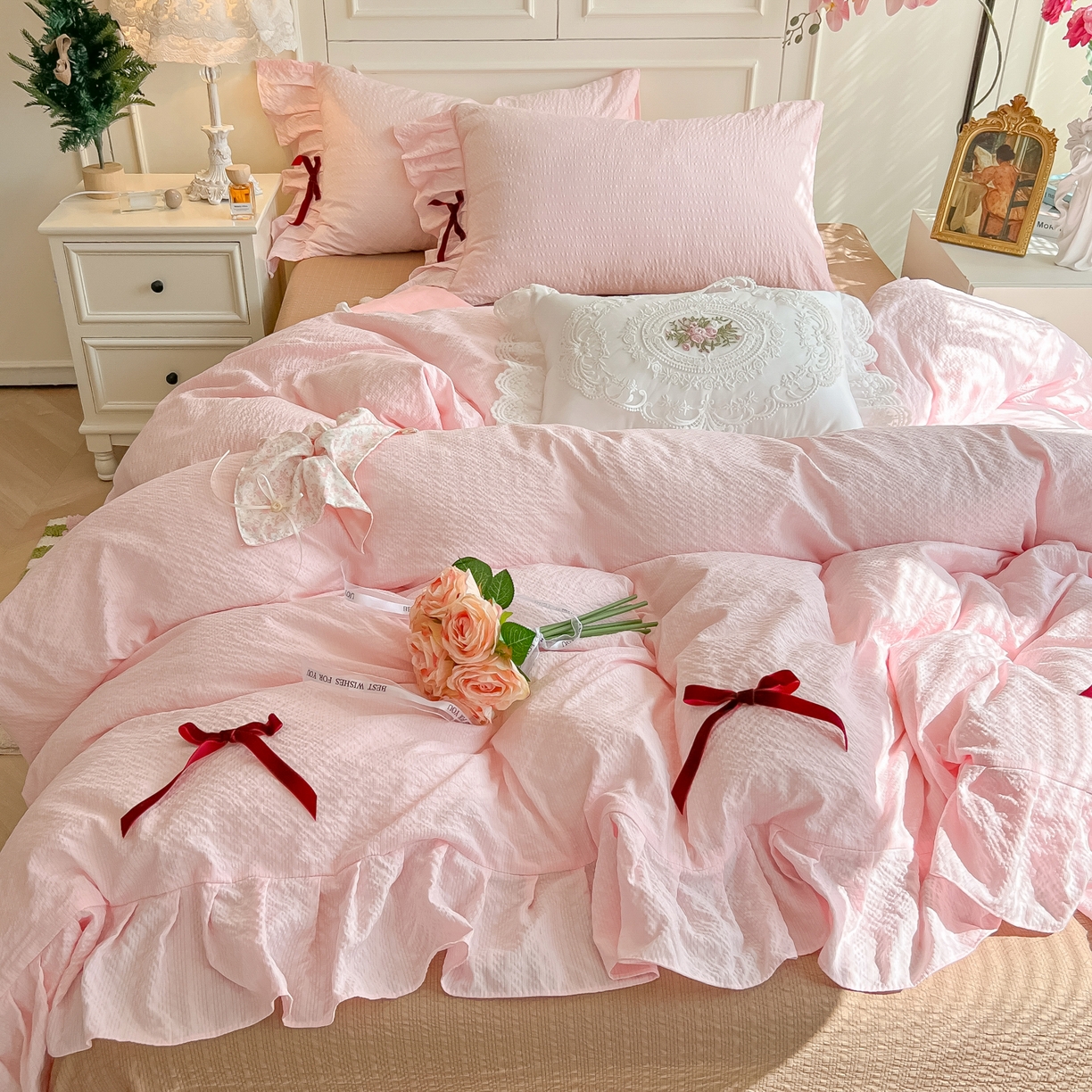 91家纺网 家纺一手货源 找家纺 瑞禾家纺（原阿亮） 2026春夏新款提花泡芙棉花边蝴蝶结床单床笠四件套-甜心公主 甜心公主-奶油粉