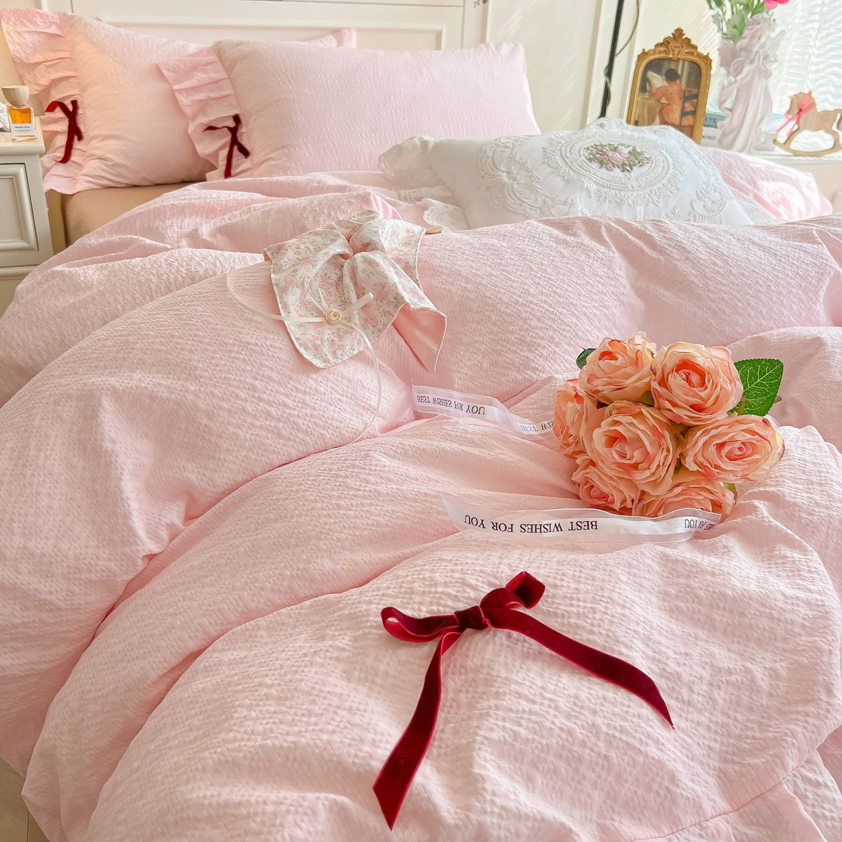 91家纺网 家纺一手货源 找家纺 瑞禾家纺（原阿亮） 2026春夏新款提花泡芙棉花边蝴蝶结床单床笠四件套-甜心公主 甜心公主-奶油粉