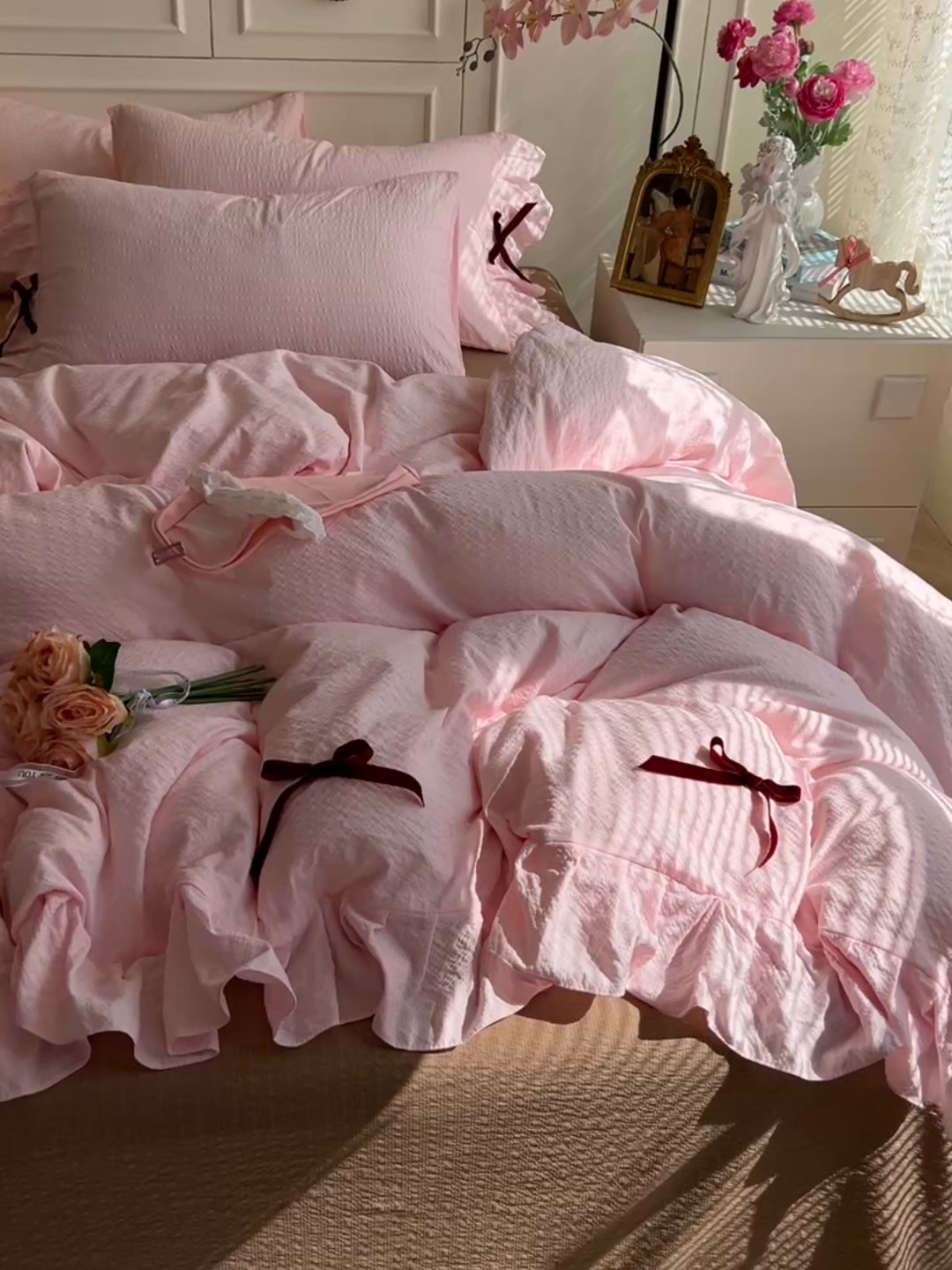 91家纺网 家纺一手货源 找家纺 瑞禾家纺（原阿亮） 2026春夏新款提花泡芙棉花边蝴蝶结床单床笠四件套-甜心公主 甜心公主-奶油粉