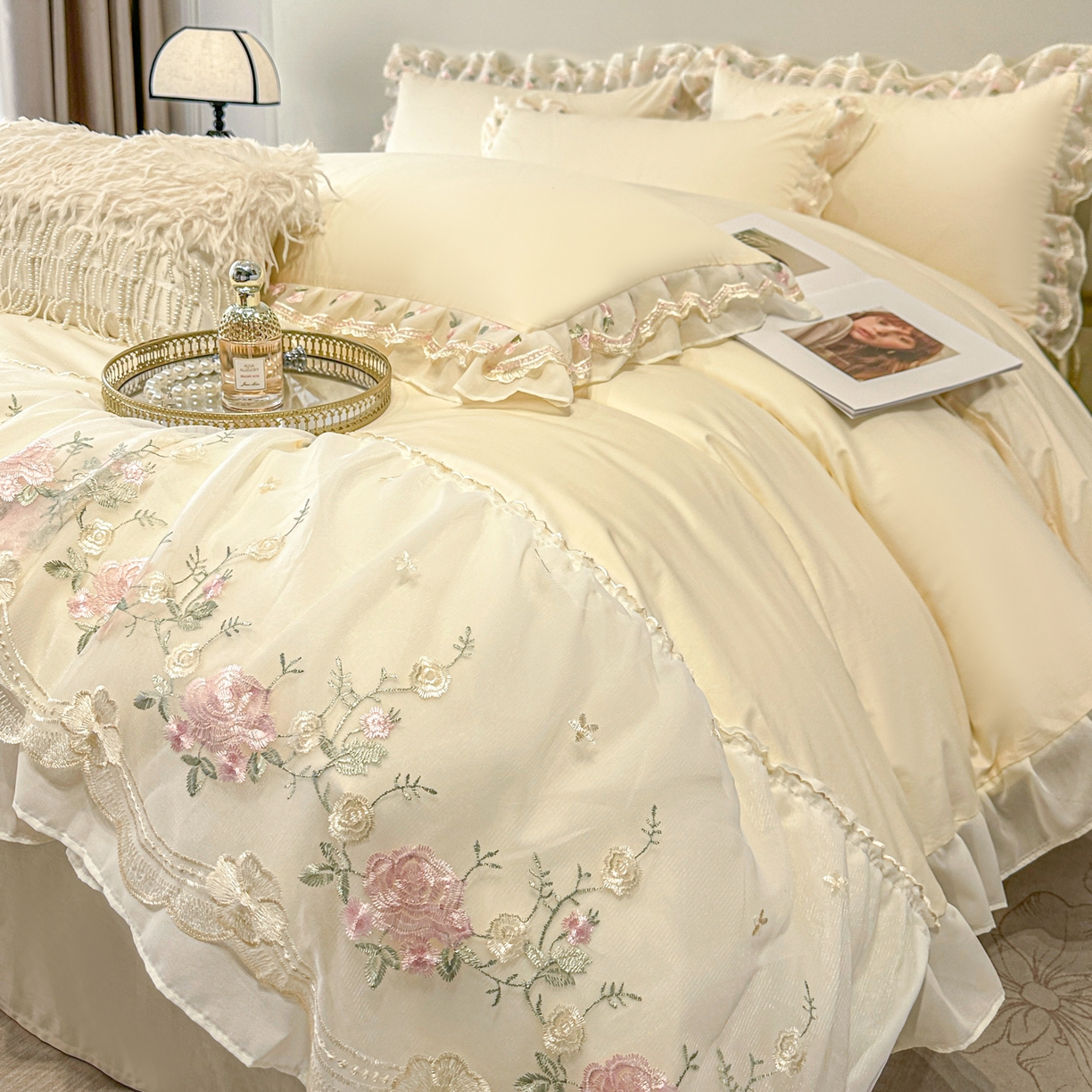 91家纺网 家纺一手货源 找家纺 （总）绒掌柜家纺（品质焕新） 2026新品100S长绒棉蕾丝花边精密刺绣四件套-巴黎仙子系列-礼盒装