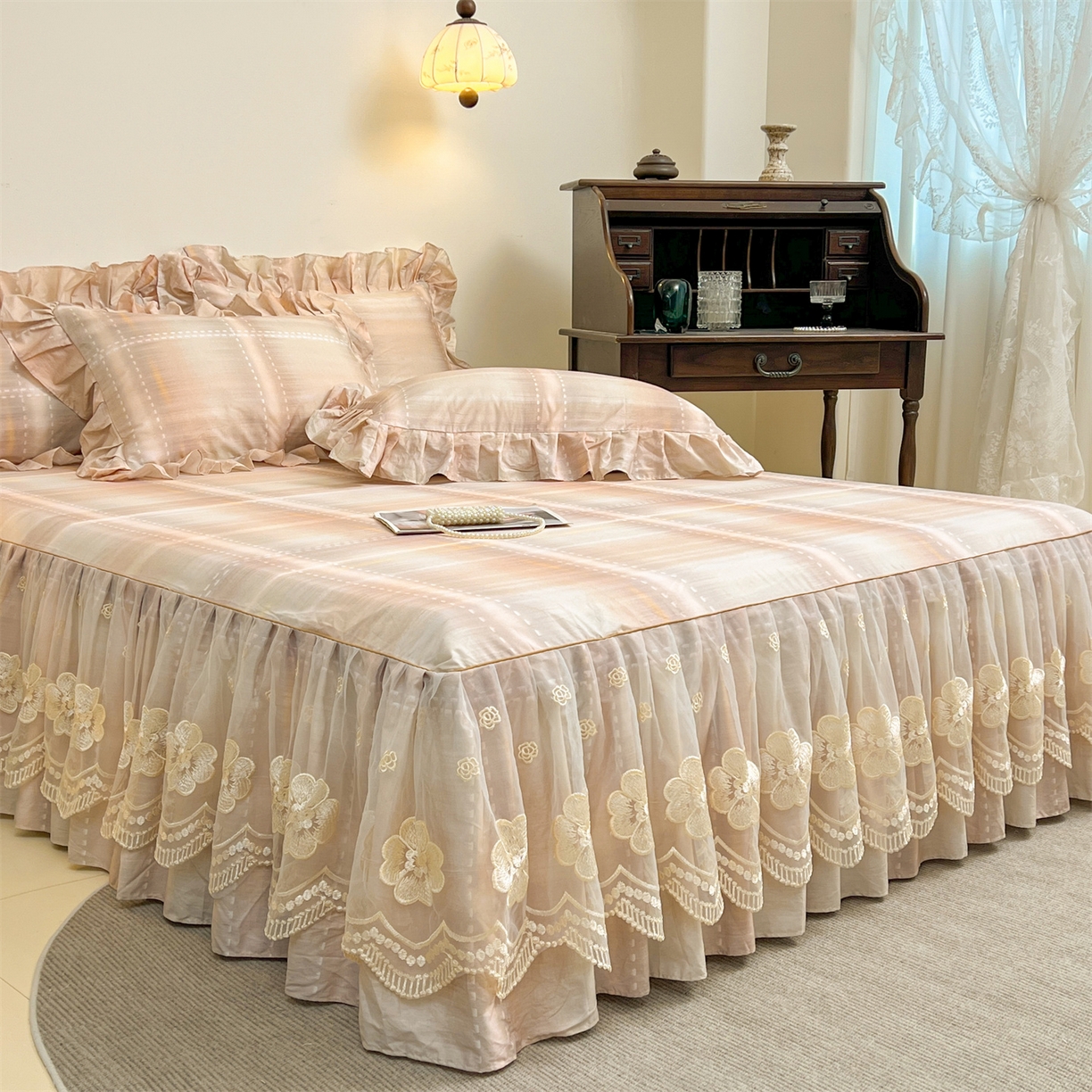 91家纺网 家纺一手货源 找家纺  宜凡家纺 2026新款全棉数码印花单层床裙三四件套①号系列三件套 光之羽 粉