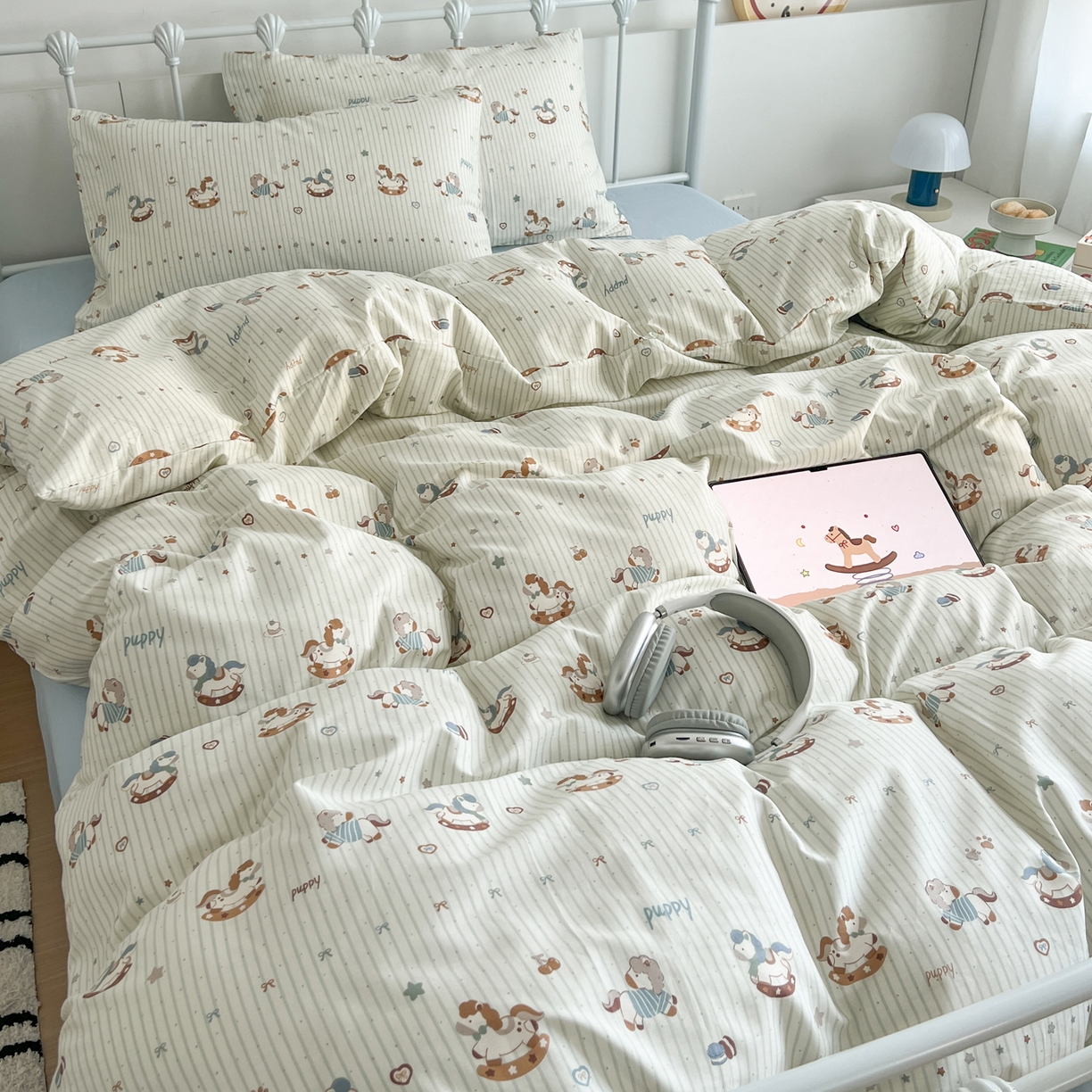 91家纺网 家纺一手货源 找家纺 早晨家纺 2026新款INS减龄可爱风卡通40支全棉纯棉色织水洗棉四件套 春日木马记