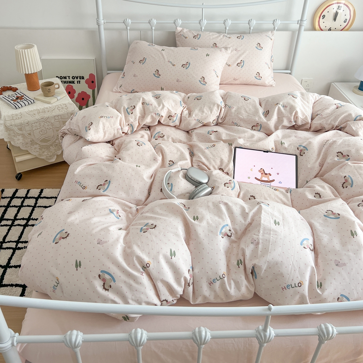 91家纺网 家纺一手货源 找家纺 早晨家纺 2026新款INS减龄可爱风卡通40支全棉纯棉色织水洗棉四件套 粉波点摇摇马