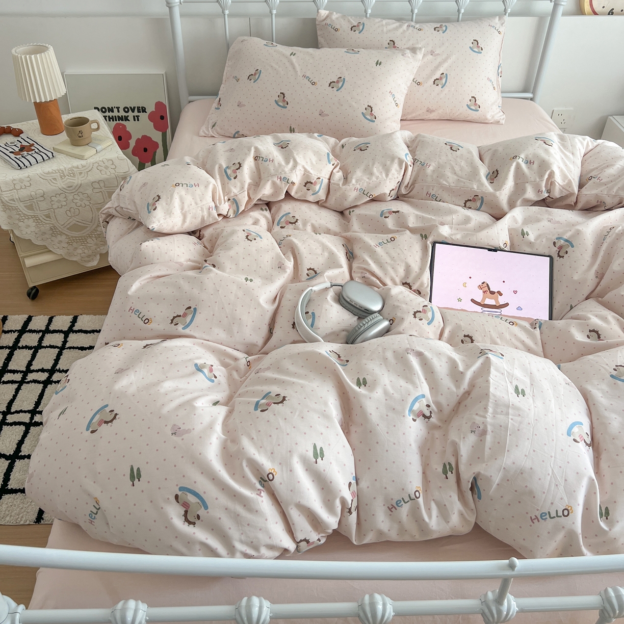 91家纺网 家纺一手货源 找家纺 早晨家纺 2026新款INS减龄可爱风卡通40支全棉纯棉色织水洗棉四件套 粉波点摇摇马