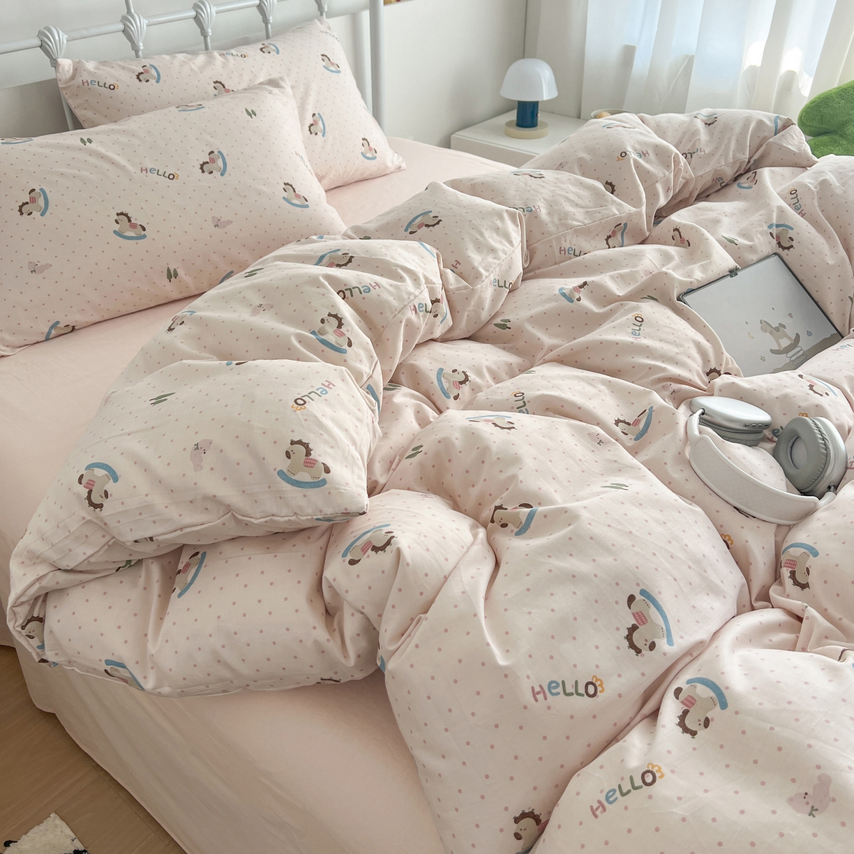 91家纺网 家纺一手货源 找家纺 早晨家纺 2026新款INS减龄可爱风卡通40支全棉纯棉色织水洗棉四件套 粉波点摇摇马