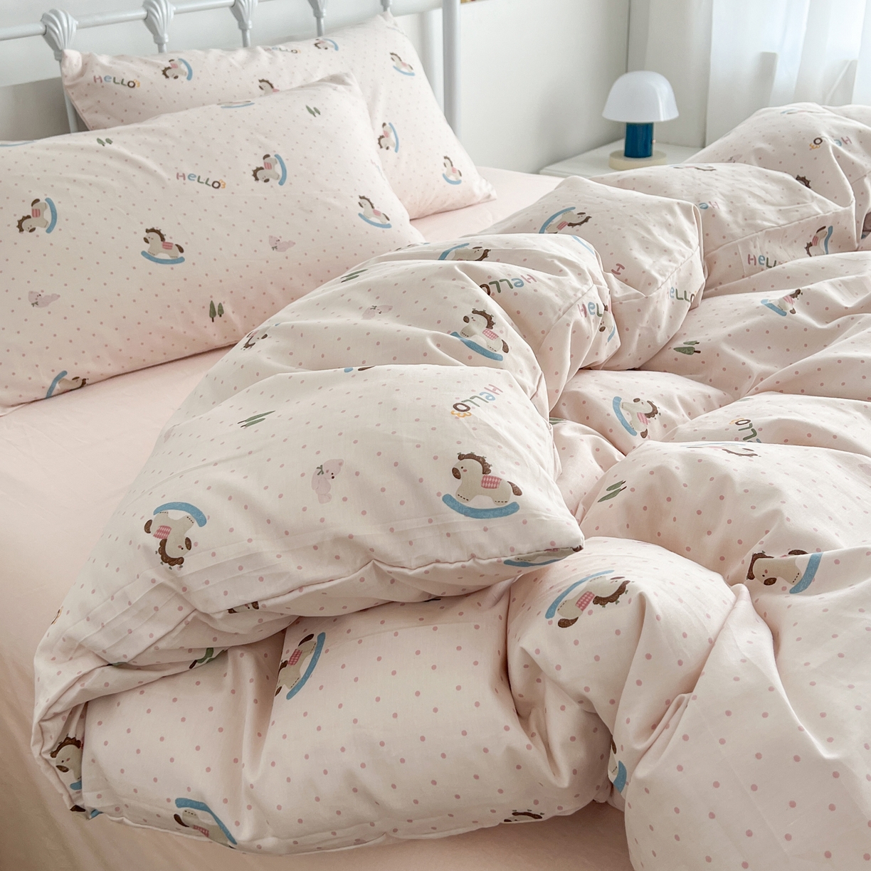 91家纺网 家纺一手货源 找家纺 早晨家纺 2026新款INS减龄可爱风卡通40支全棉纯棉色织水洗棉四件套 粉波点摇摇马