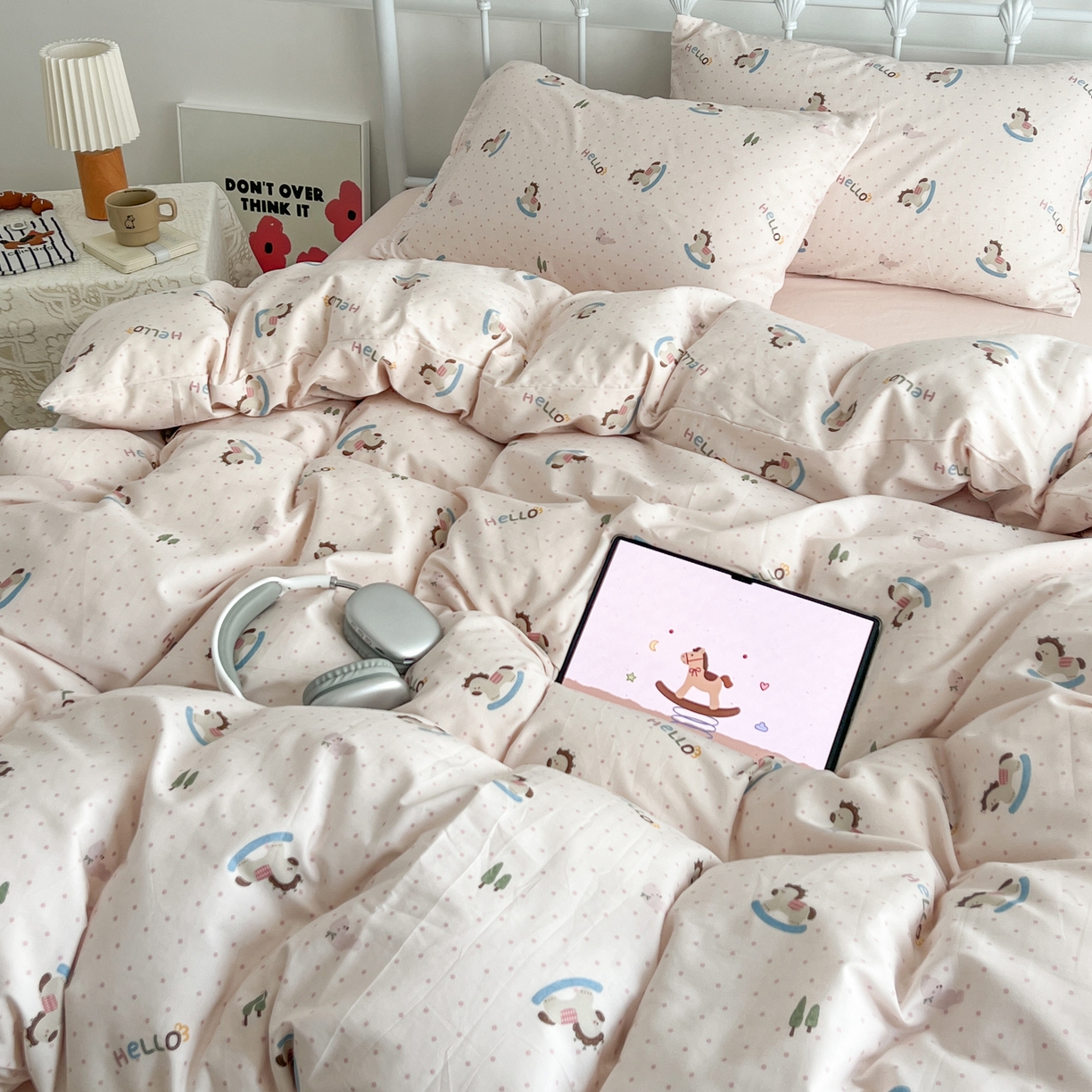 91家纺网 家纺一手货源 找家纺 早晨家纺 2026新款INS减龄可爱风卡通40支全棉纯棉色织水洗棉四件套 粉波点摇摇马