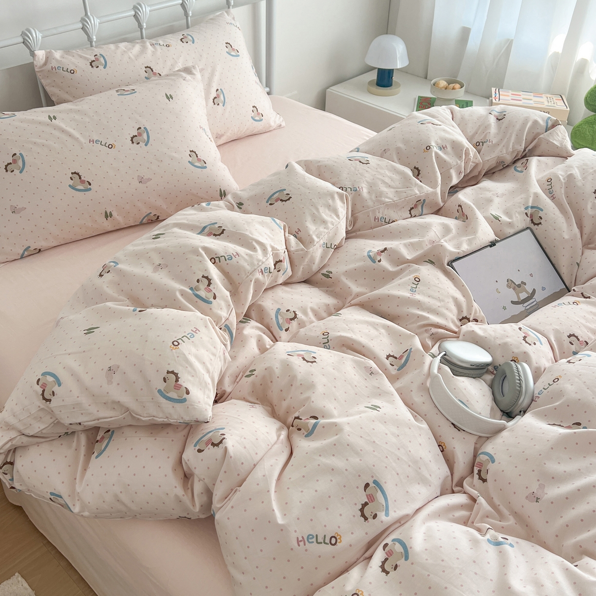 91家纺网 家纺一手货源 找家纺 早晨家纺 2026新款INS减龄可爱风卡通40支全棉纯棉色织水洗棉四件套 粉波点摇摇马