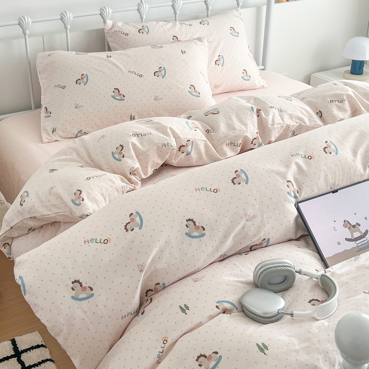 91家纺网 家纺一手货源 找家纺 早晨家纺 2026新款INS减龄可爱风卡通40支全棉纯棉色织水洗棉四件套 粉波点摇摇马