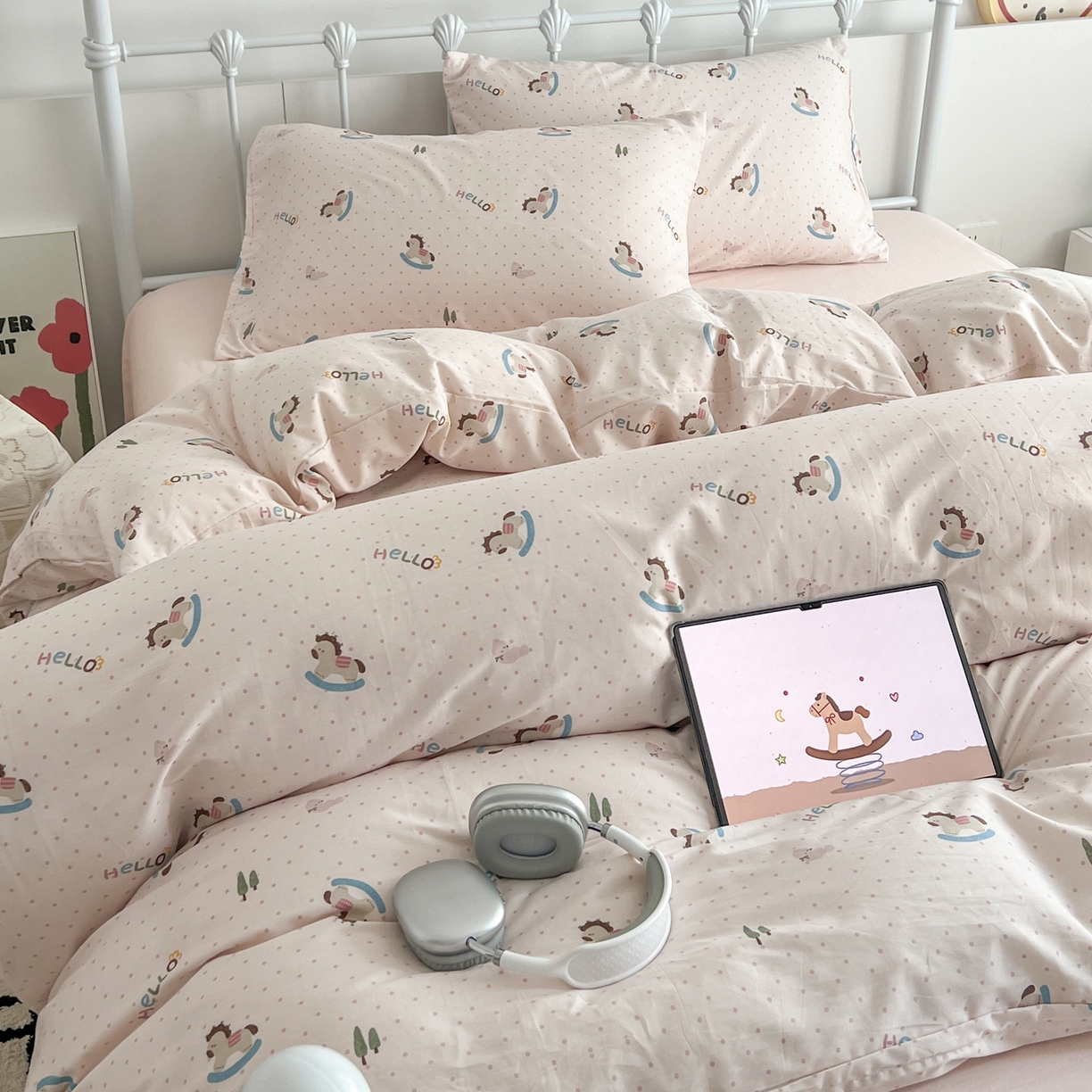 91家纺网 家纺一手货源 找家纺 早晨家纺 2026新款INS减龄可爱风卡通40支全棉纯棉色织水洗棉四件套 粉波点摇摇马