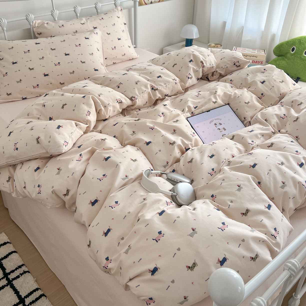 91家纺网 家纺一手货源 找家纺 早晨家纺 2026新款INS减龄可爱风卡通40支全棉纯棉色织水洗棉四件套 奶油小狗派对