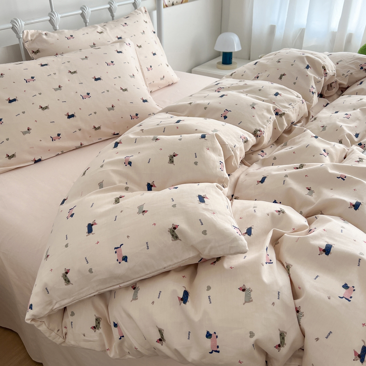 91家纺网 家纺一手货源 找家纺 早晨家纺 2026新款INS减龄可爱风卡通40支全棉纯棉色织水洗棉四件套 奶油小狗派对