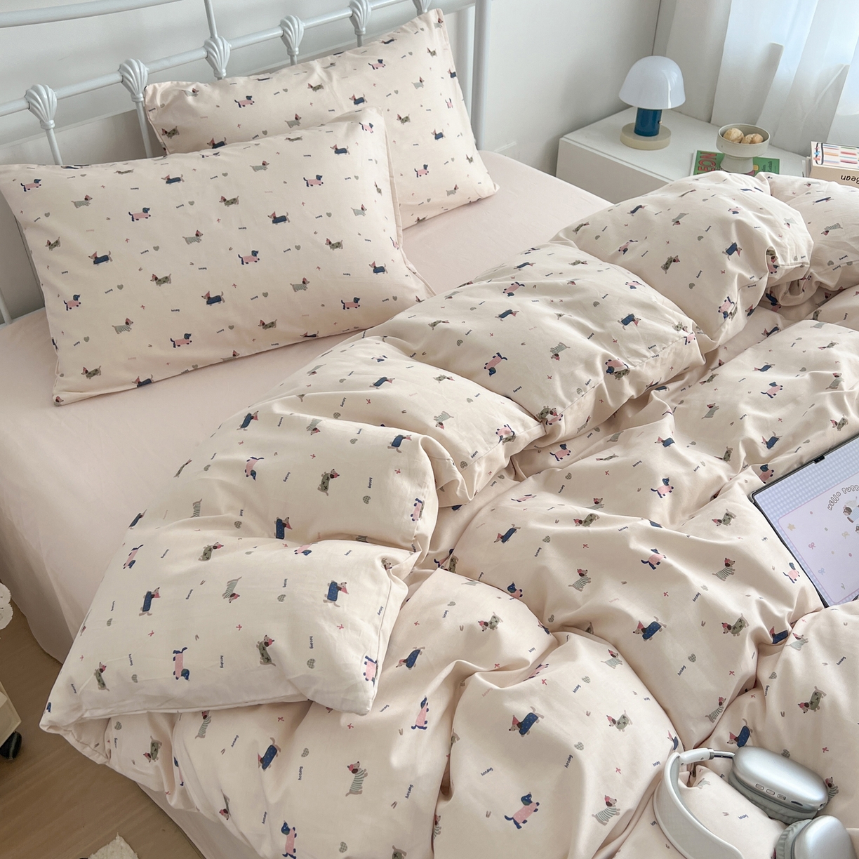 91家纺网 家纺一手货源 找家纺 早晨家纺 2026新款INS减龄可爱风卡通40支全棉纯棉色织水洗棉四件套 奶油小狗派对