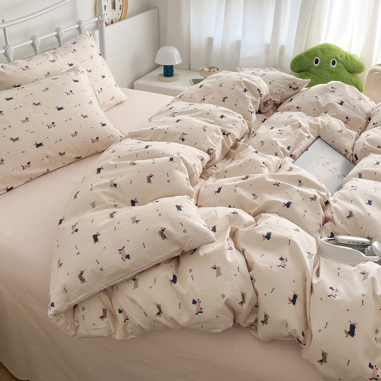 91家纺网 家纺一手货源 找家纺 早晨家纺 2026新款INS减龄可爱风卡通40支全棉纯棉色织水洗棉四件套 奶油小狗派对