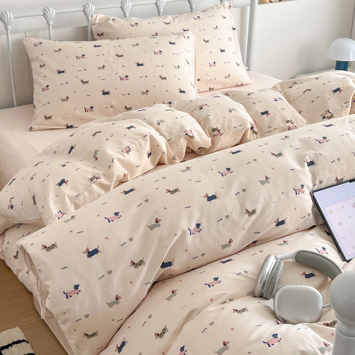 91家纺网 家纺一手货源 找家纺 早晨家纺 2026新款INS减龄可爱风卡通40支全棉纯棉色织水洗棉四件套 奶油小狗派对