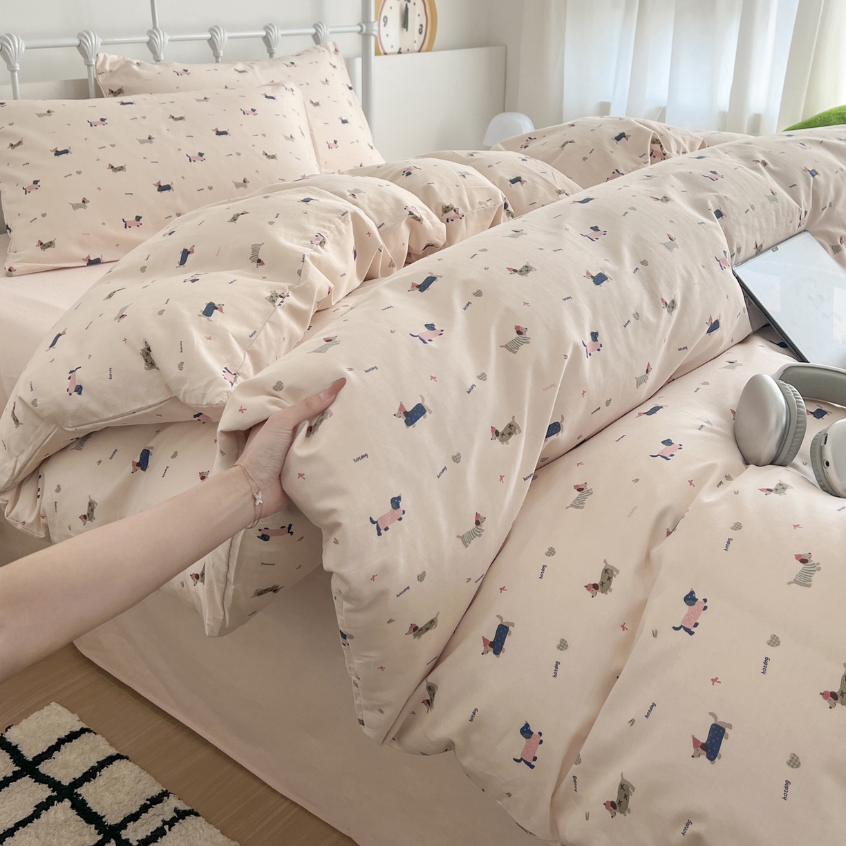 91家纺网 家纺一手货源 找家纺 早晨家纺 2026新款INS减龄可爱风卡通40支全棉纯棉色织水洗棉四件套 奶油小狗派对