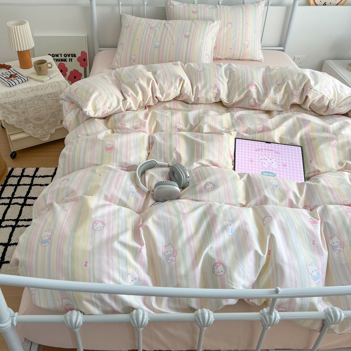 91家纺网 家纺一手货源 找家纺 早晨家纺 2026新款INS减龄可爱风卡通40支全棉纯棉色织水洗棉四件套 软糖彩虹小奶猫