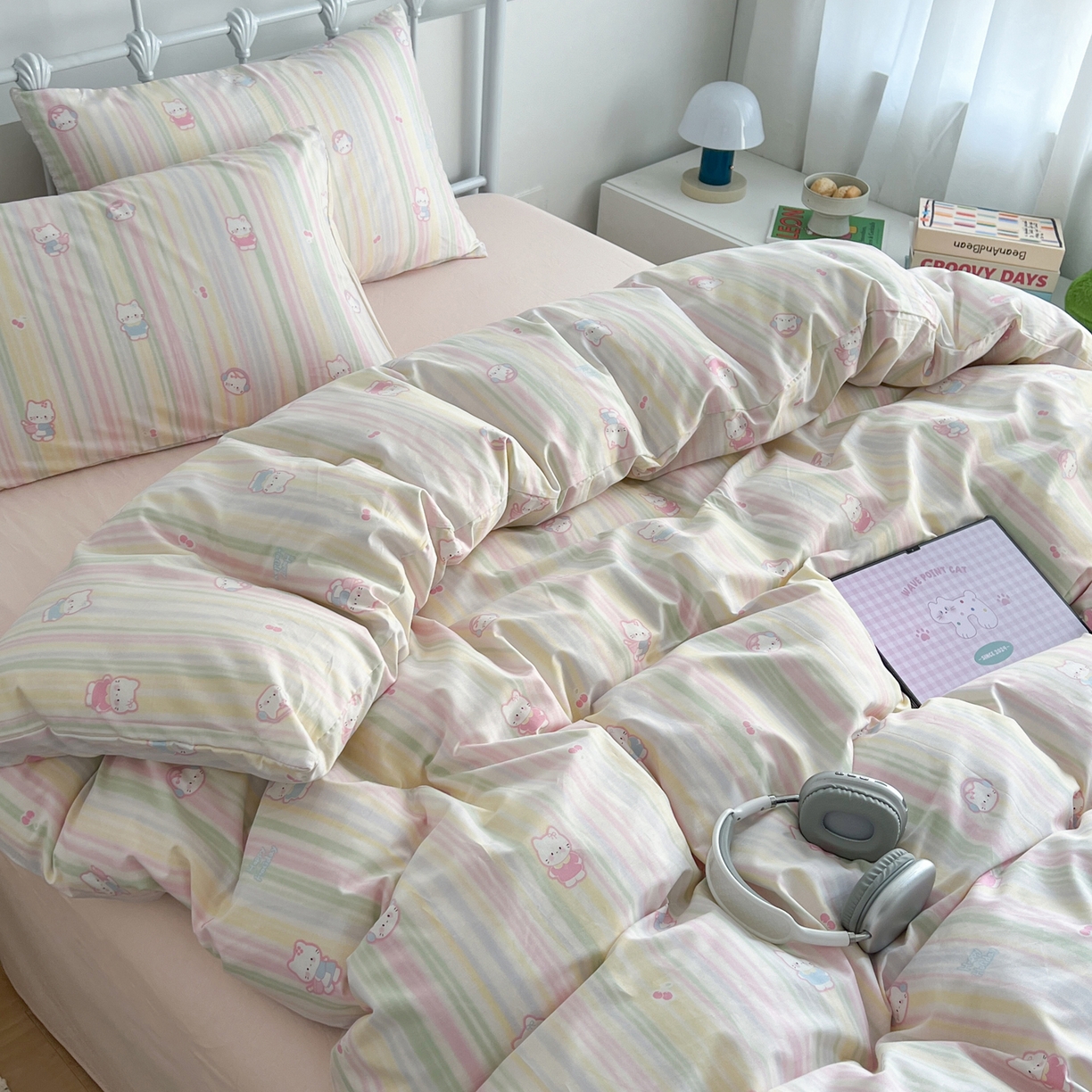 91家纺网 家纺一手货源 找家纺 早晨家纺 2026新款INS减龄可爱风卡通40支全棉纯棉色织水洗棉四件套 软糖彩虹小奶猫