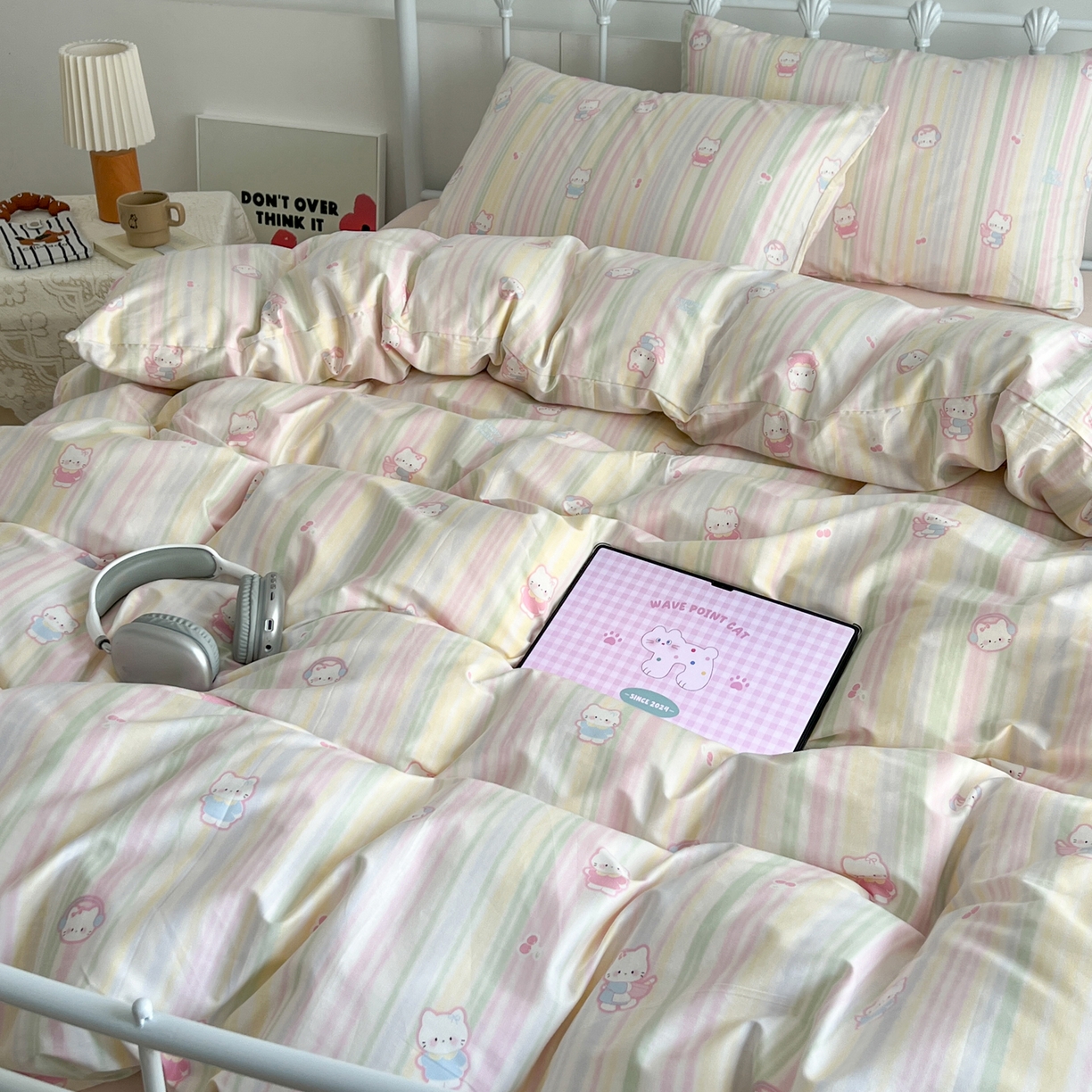 91家纺网 家纺一手货源 找家纺 早晨家纺 2026新款INS减龄可爱风卡通40支全棉纯棉色织水洗棉四件套 软糖彩虹小奶猫