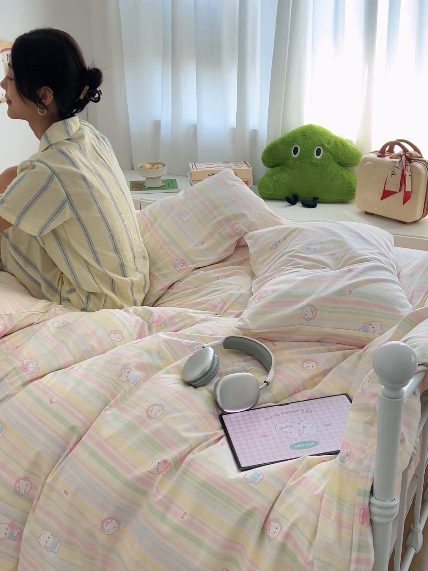 91家纺网 家纺一手货源 找家纺 早晨家纺 2026新款INS减龄可爱风卡通40支全棉纯棉色织水洗棉四件套 软糖彩虹小奶猫