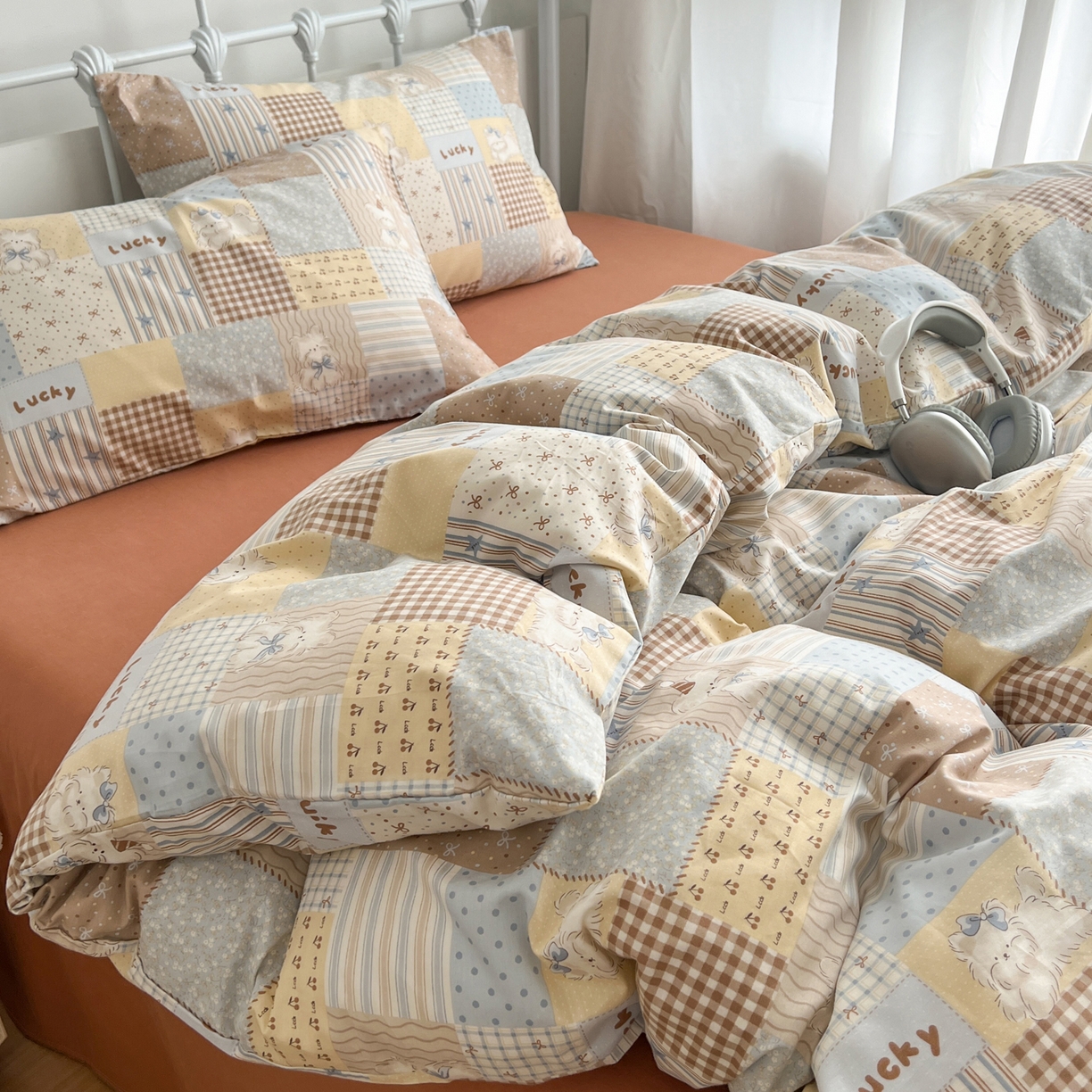 91家纺网 家纺一手货源 找家纺 早晨家纺 2026新款INS减龄可爱风卡通40支全棉纯棉色织水洗棉四件套 汪星人乐园