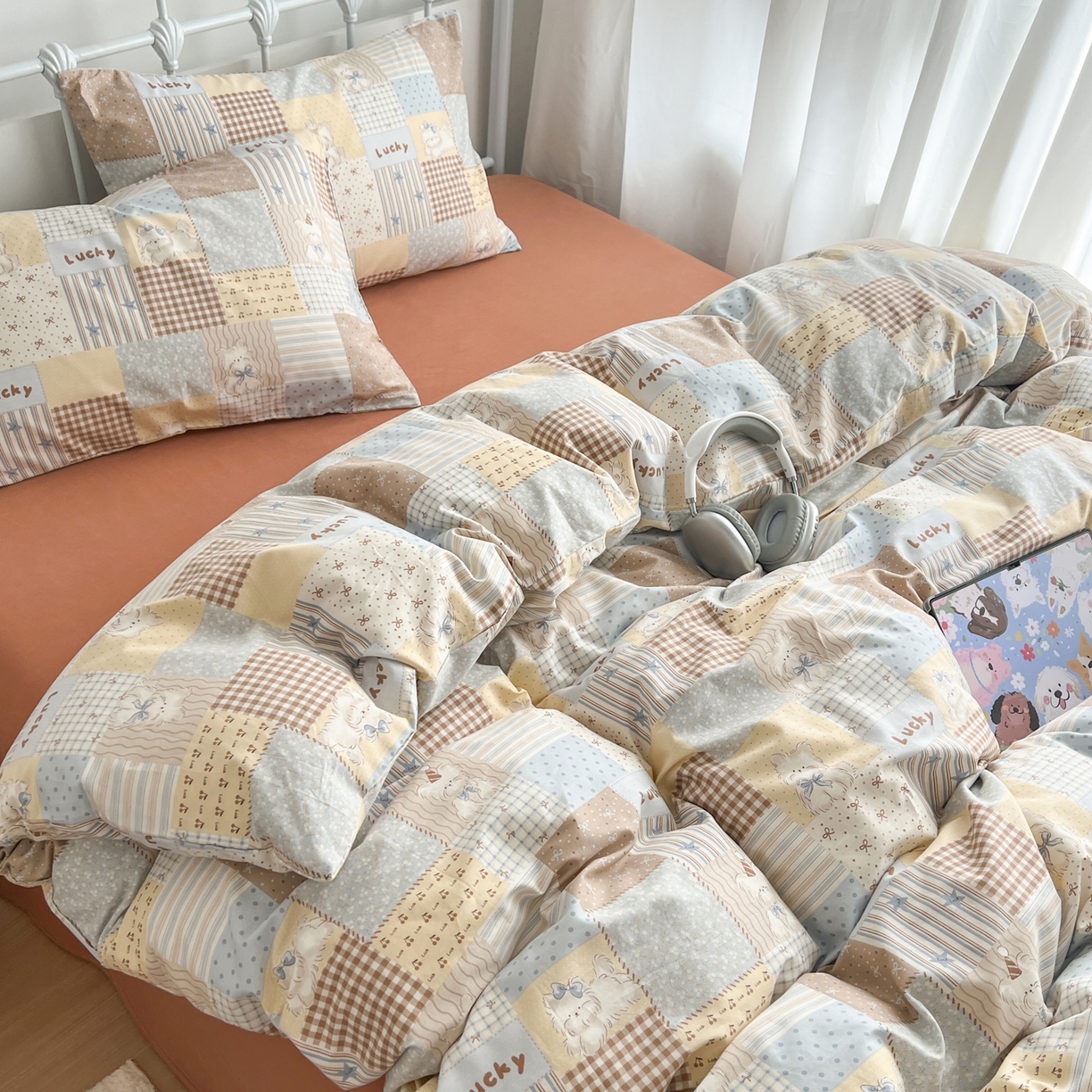 91家纺网 家纺一手货源 找家纺 早晨家纺 2026新款INS减龄可爱风卡通40支全棉纯棉色织水洗棉四件套 汪星人乐园