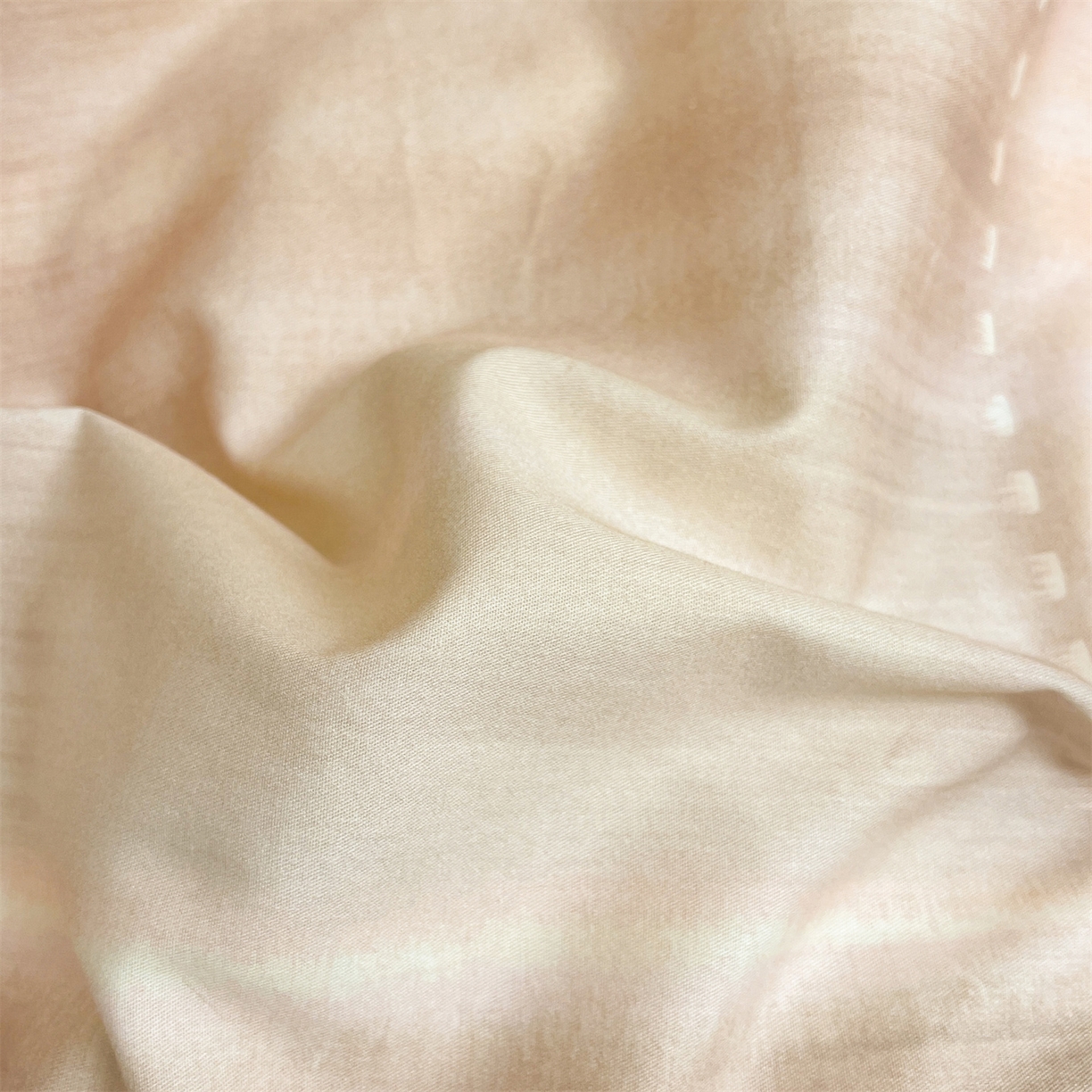 91家纺网 家纺一手货源 找家纺 宜凡家纺 2026新款全棉数码印花单层床裙三四件套①号系列四件套 光之羽 粉