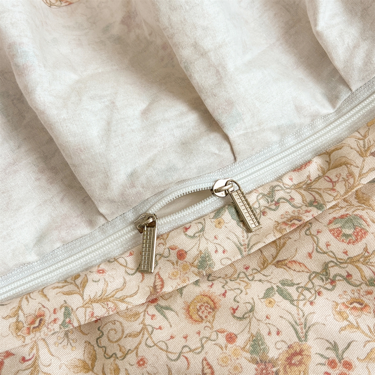 91家纺网 家纺一手货源 找家纺 宜凡家纺 2026新款全棉数码印花单层床裙三四件套①号系列四件套 云卷