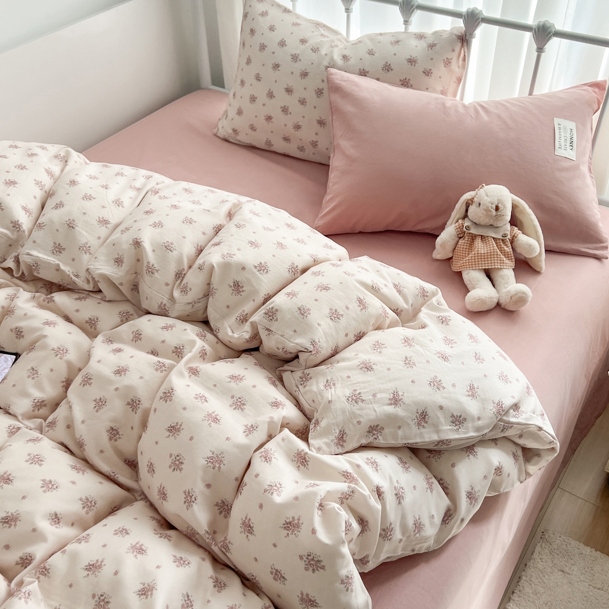 91家纺网 家纺一手货源 找家纺 早晨家纺 2026新款INS博主风混搭小碎花A类全棉双层纱四件套 双层纱-月野蔷薇