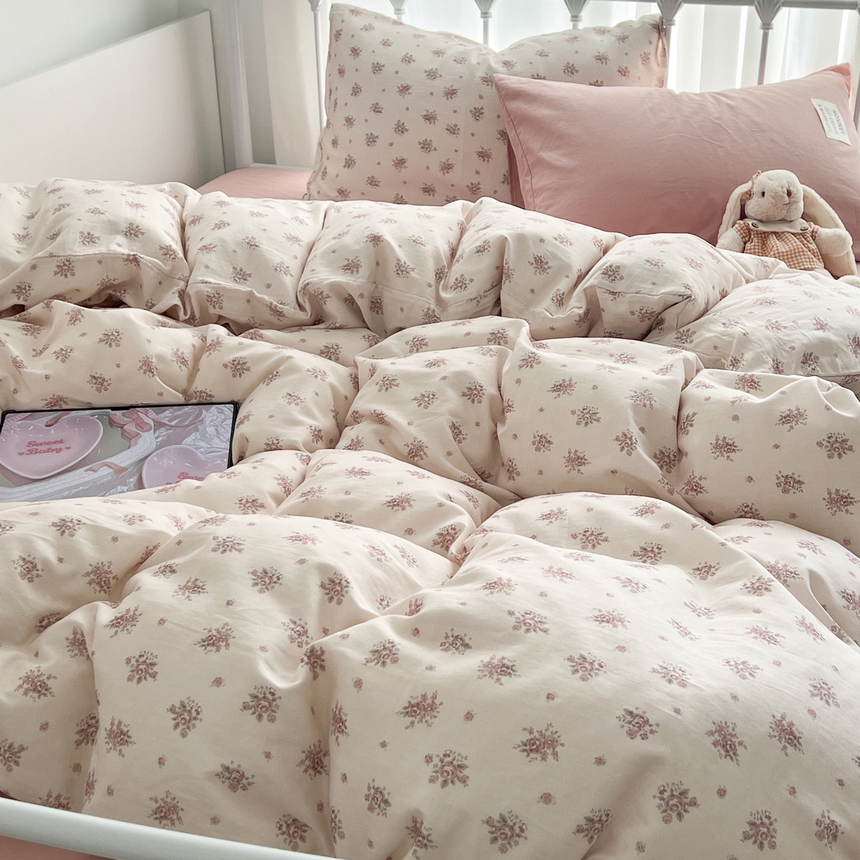 91家纺网 家纺一手货源 找家纺 早晨家纺 2026新款INS博主风混搭小碎花A类全棉双层纱四件套 双层纱-月野蔷薇