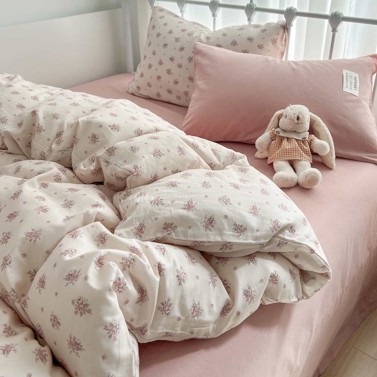 91家纺网 家纺一手货源 找家纺 早晨家纺 2026新款INS博主风混搭小碎花A类全棉双层纱四件套 双层纱-月野蔷薇