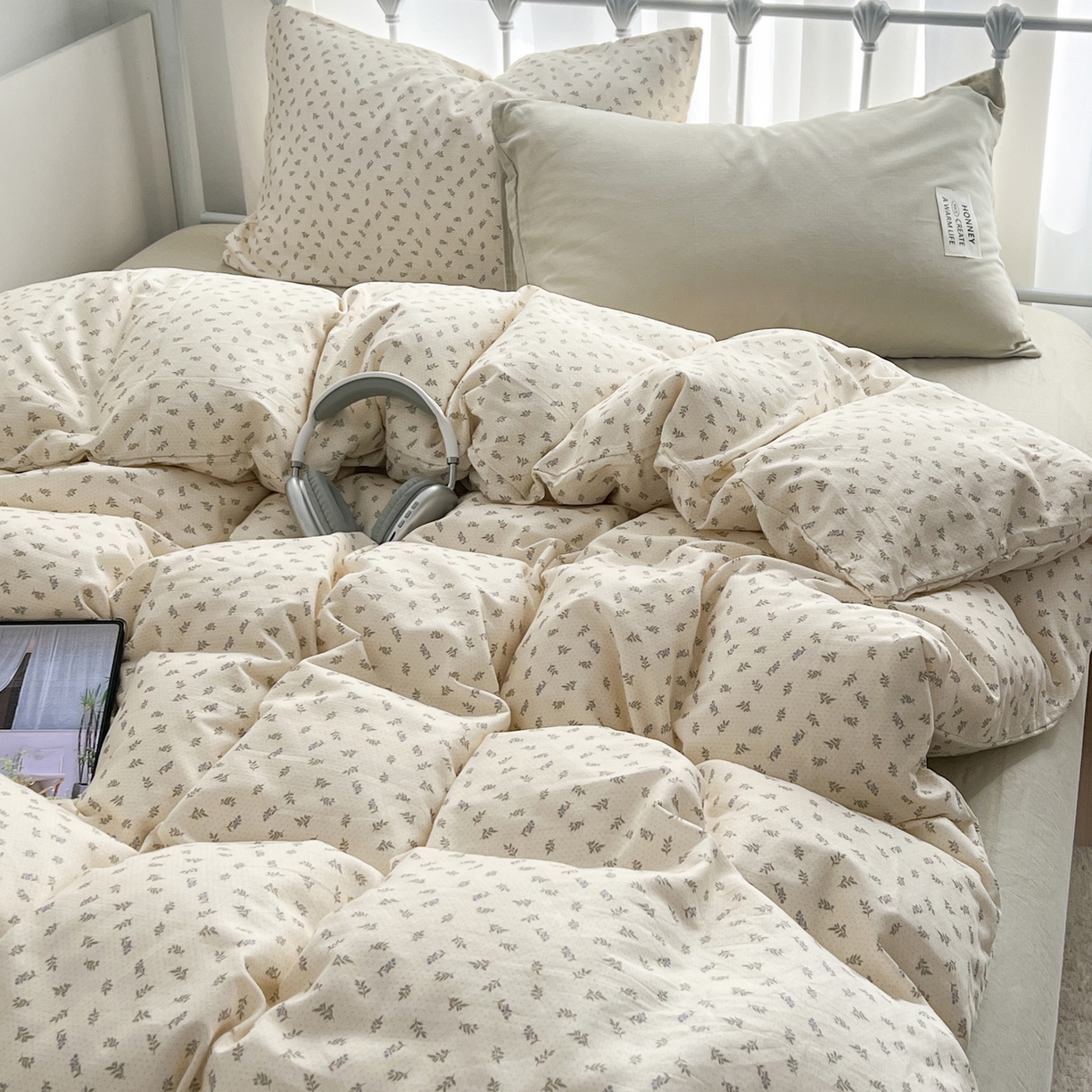 91家纺网 家纺一手货源 找家纺 早晨家纺 2026新款INS博主风混搭小碎花A类全棉双层纱四件套 双层纱-栀夏