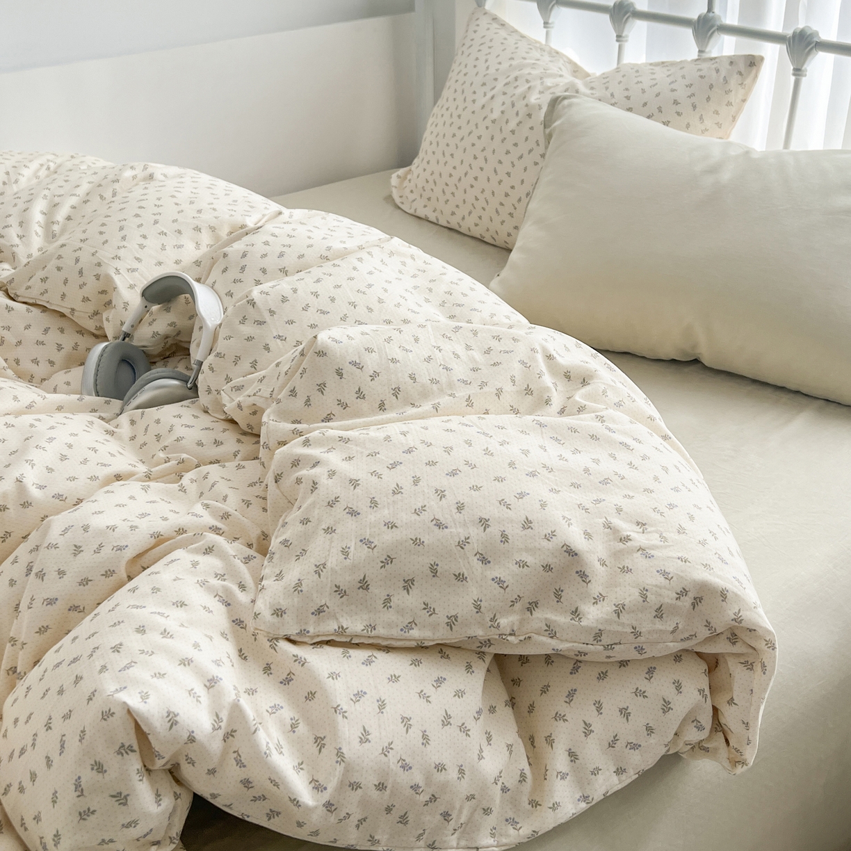 91家纺网 家纺一手货源 找家纺 早晨家纺 2026新款INS博主风混搭小碎花A类全棉双层纱四件套 双层纱-栀夏