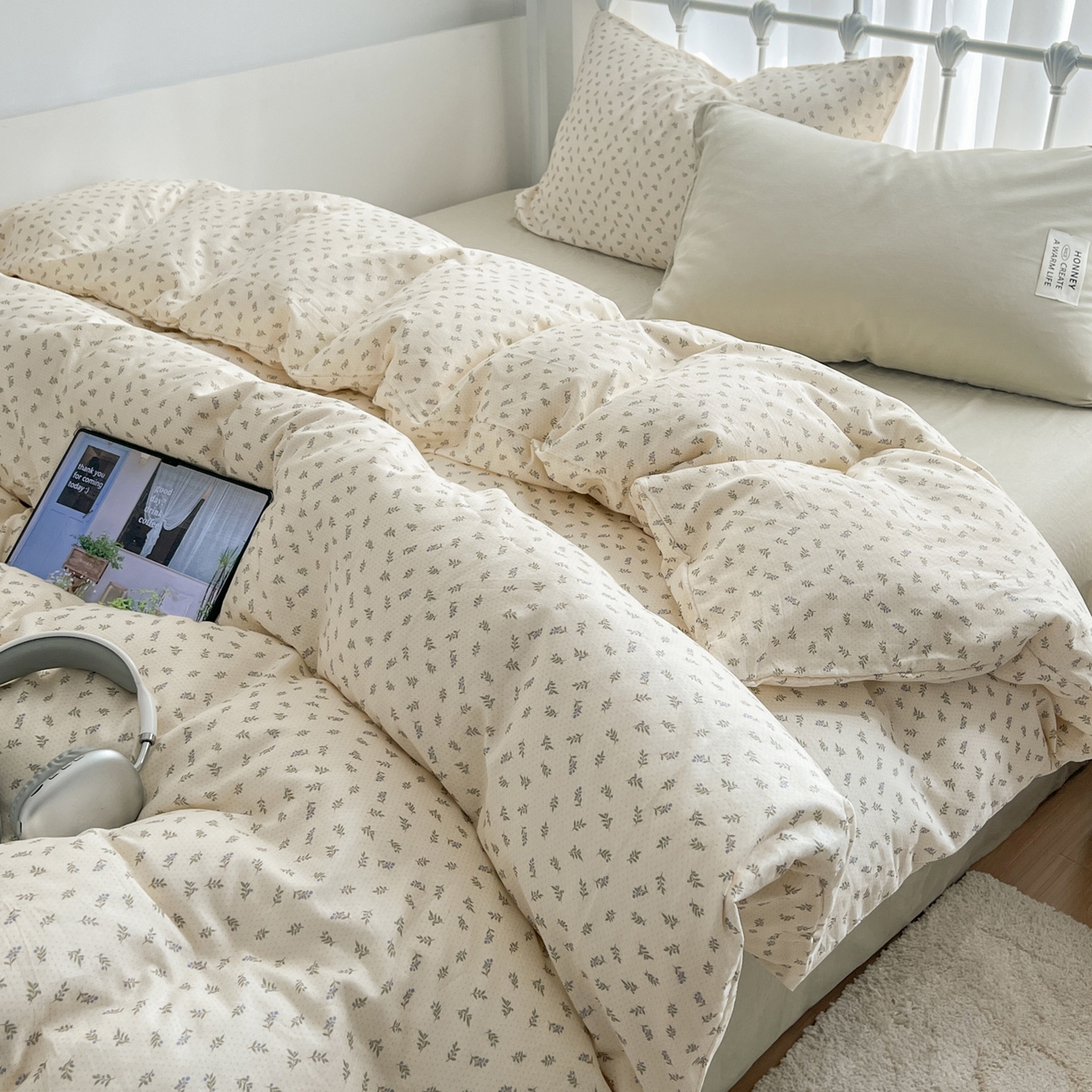 91家纺网 家纺一手货源 找家纺 早晨家纺 2026新款INS博主风混搭小碎花A类全棉双层纱四件套 双层纱-栀夏