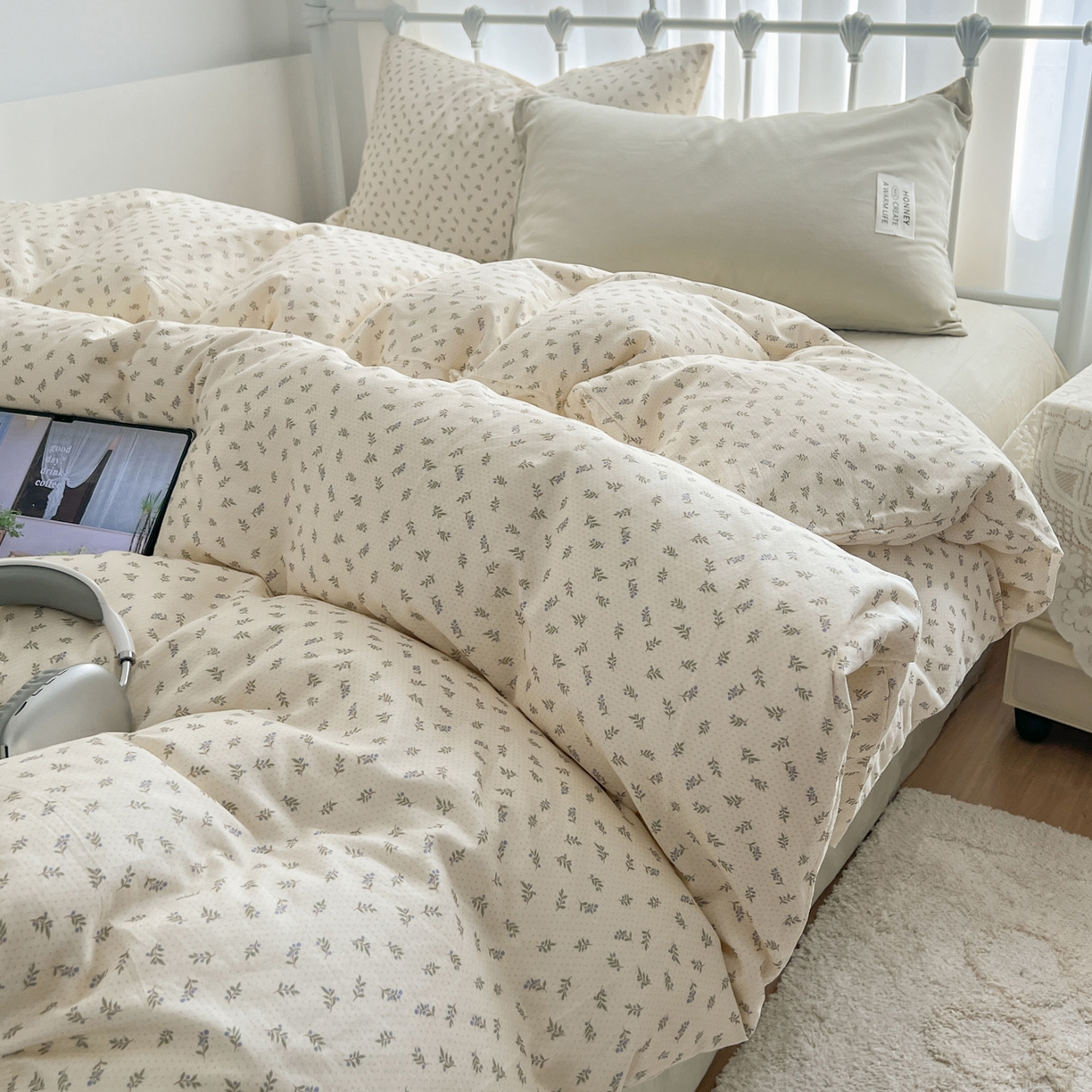 91家纺网 家纺一手货源 找家纺 早晨家纺 2026新款INS博主风混搭小碎花A类全棉双层纱四件套 双层纱-栀夏