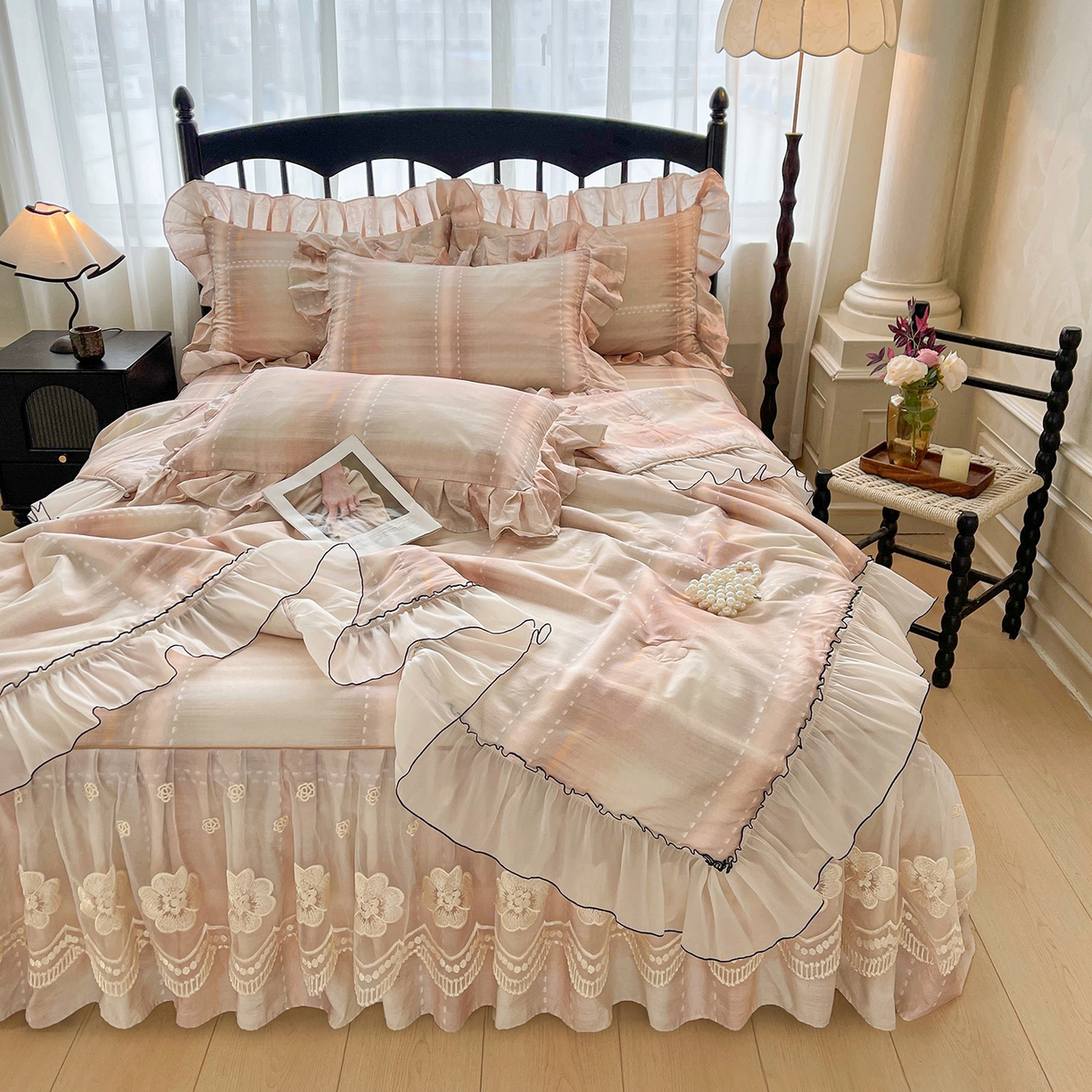 91家纺网 家纺一手货源 找家纺 宜凡家纺 2026新款全棉数码印花夏被床裙四件套①号系列 光之羽 粉