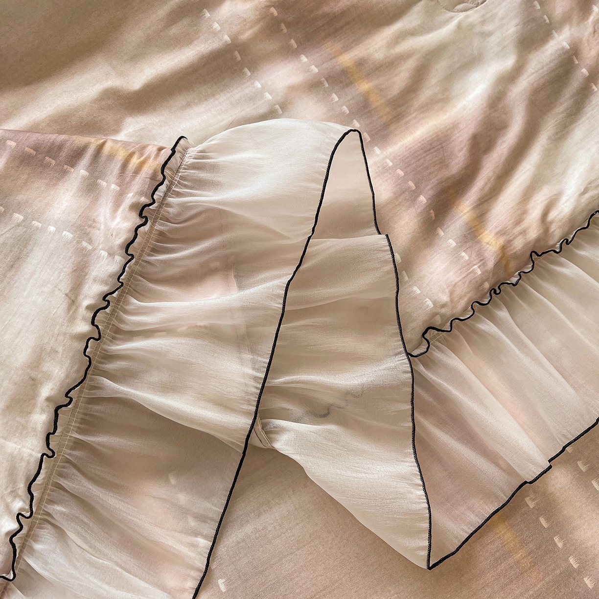 91家纺网 家纺一手货源 找家纺 宜凡家纺 2026新款全棉数码印花夏被床裙四件套①号系列 光之羽 粉