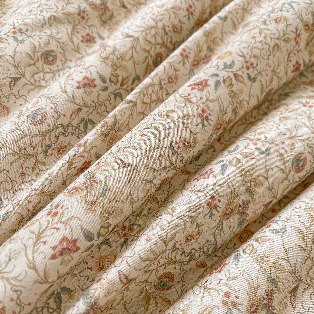 91家纺网 家纺一手货源 找家纺 宜凡家纺 2026新款全棉数码印花夏被床裙四件套①号系列 云卷