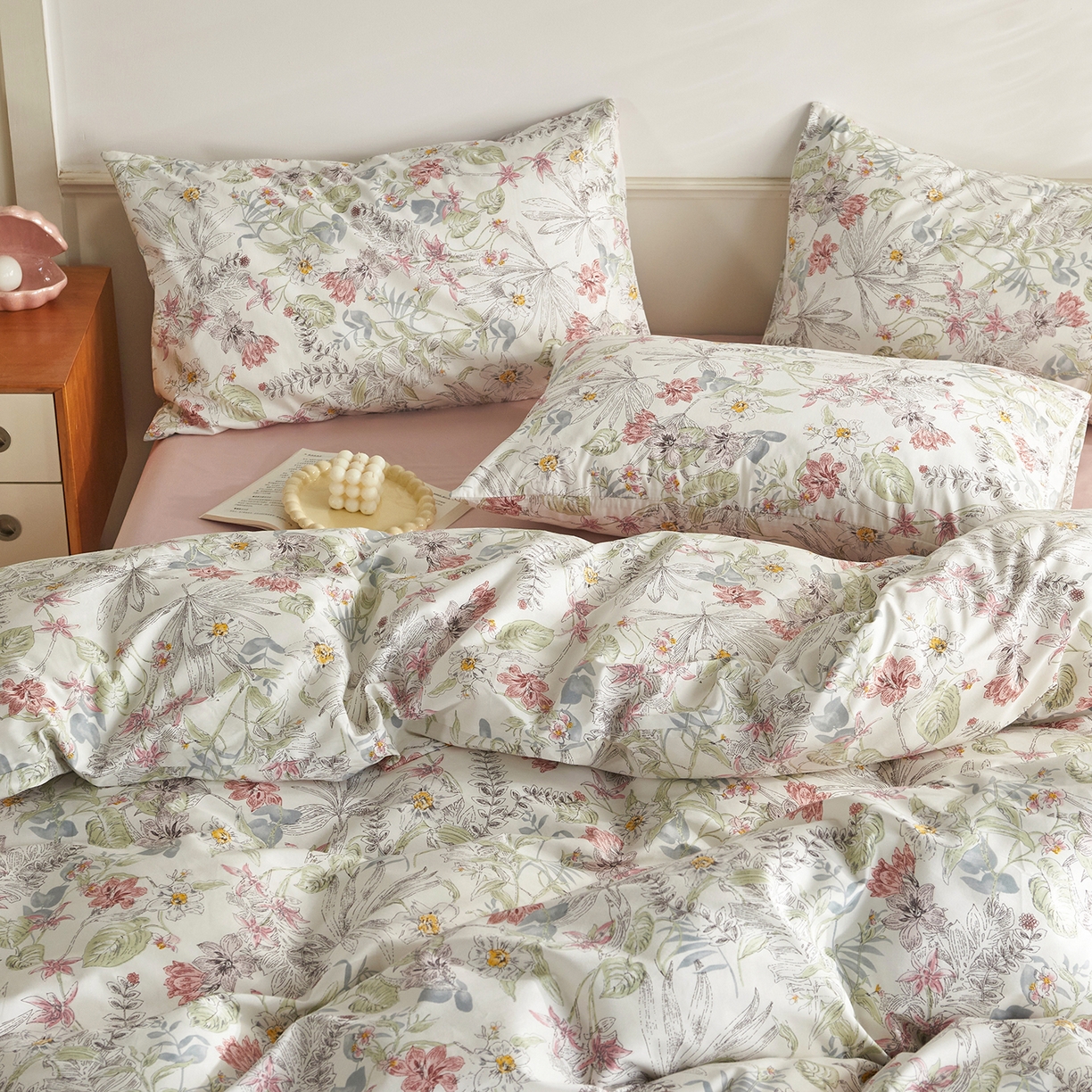 91家纺网 家纺一手货源 找家纺 绫韵家纺 2026新款全棉ins小碎花13372纯棉田园风简约四件套 轻语·米