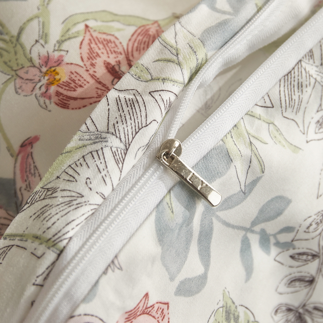 91家纺网 家纺一手货源 找家纺 绫韵家纺 2026新款全棉ins小碎花13372纯棉田园风简约四件套 轻语·米