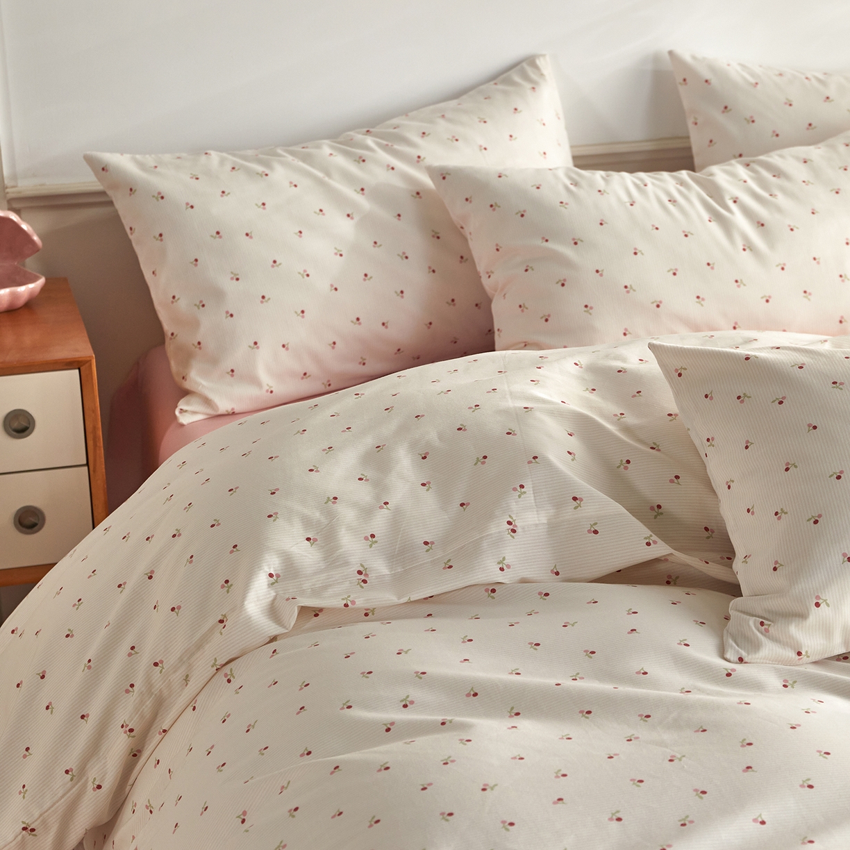 91家纺网 家纺一手货源 找家纺 绫韵家纺 2026新款全棉ins小碎花13372纯棉田园风简约四件套 桃点点