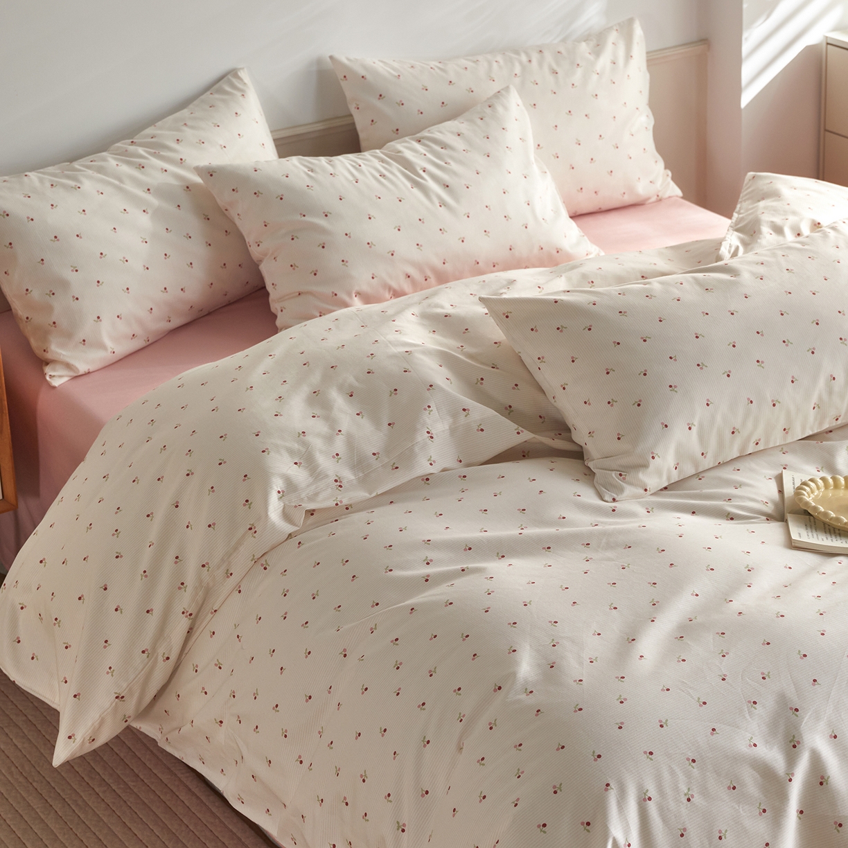 91家纺网 家纺一手货源 找家纺 绫韵家纺 2026新款全棉ins小碎花13372纯棉田园风简约四件套 桃点点