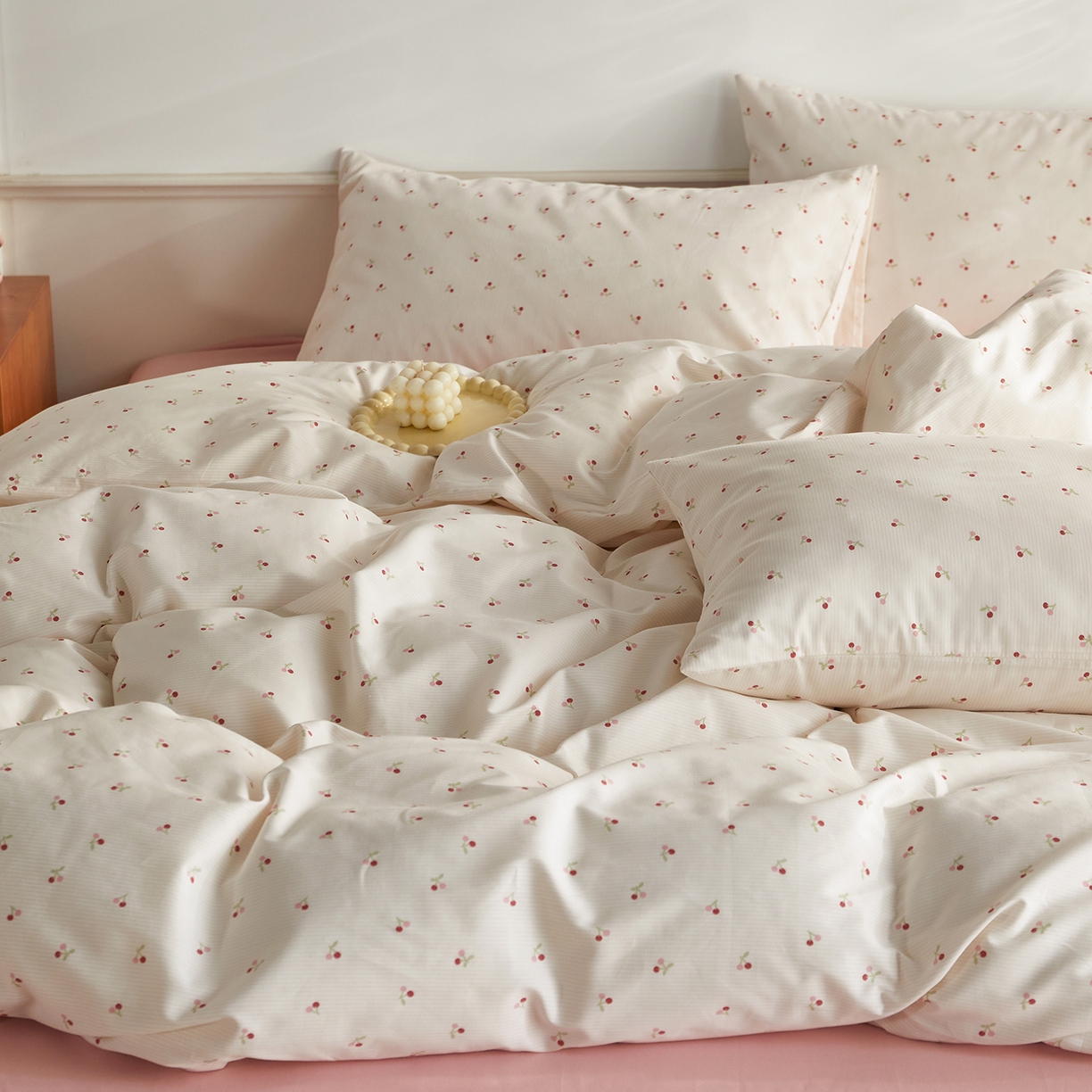 91家纺网 家纺一手货源 找家纺 绫韵家纺 2026新款全棉ins小碎花13372纯棉田园风简约四件套 桃点点