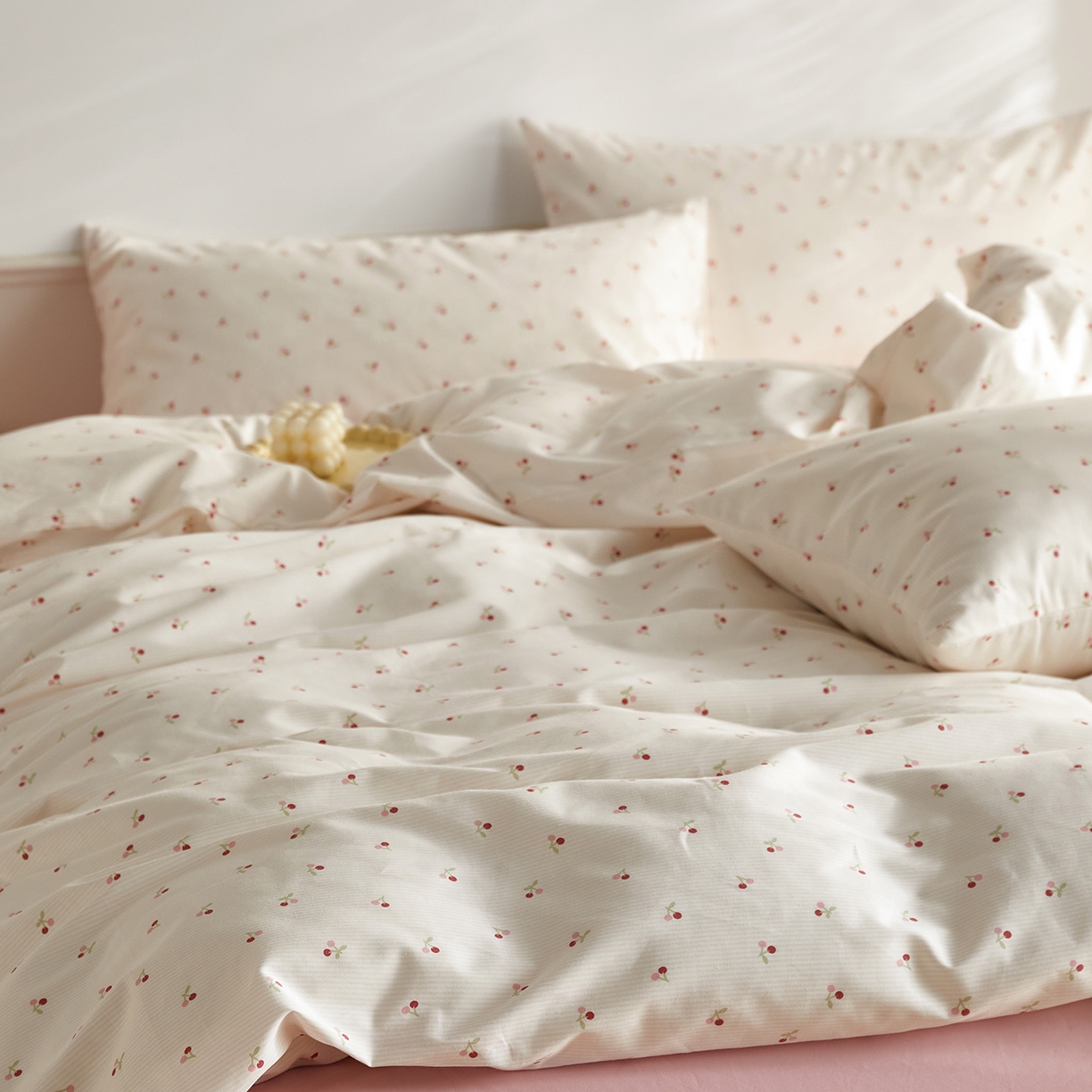 91家纺网 家纺一手货源 找家纺 绫韵家纺 2026新款全棉ins小碎花13372纯棉田园风简约四件套 桃点点