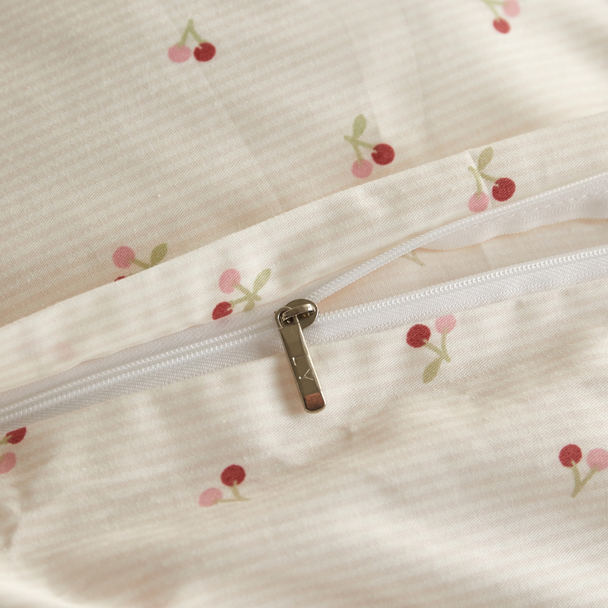 91家纺网 家纺一手货源 找家纺 绫韵家纺 2026新款全棉ins小碎花13372纯棉田园风简约四件套 桃点点