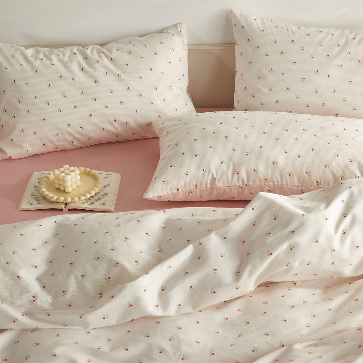 91家纺网 家纺一手货源 找家纺 绫韵家纺 2026新款全棉ins小碎花13372纯棉田园风简约四件套 桃点点