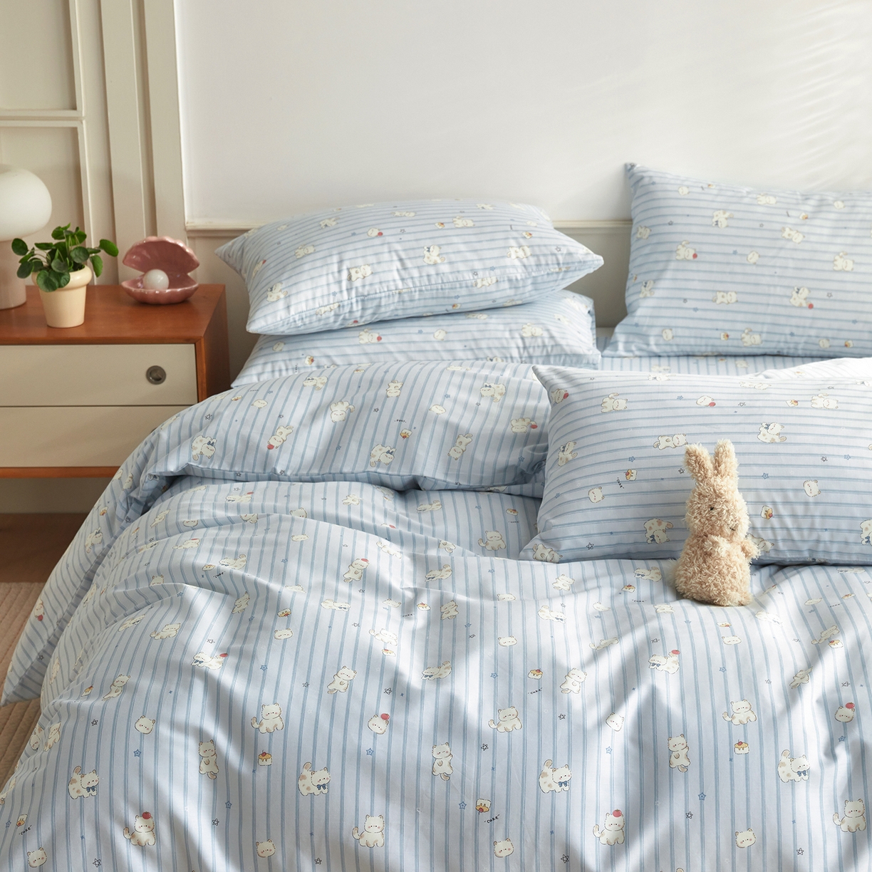 91家纺网 家纺一手货源 找家纺 绫韵家纺 2026新款全棉ins小碎花13372纯棉田园风简约四件套 条纹小猫