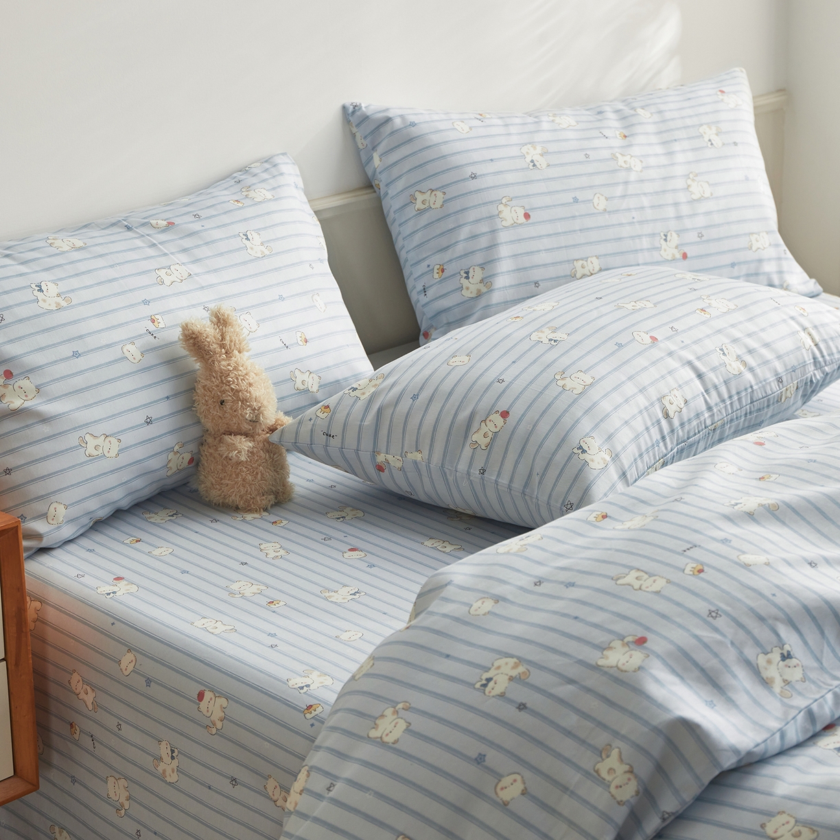 91家纺网 家纺一手货源 找家纺 绫韵家纺 2026新款全棉ins小碎花13372纯棉田园风简约四件套 条纹小猫