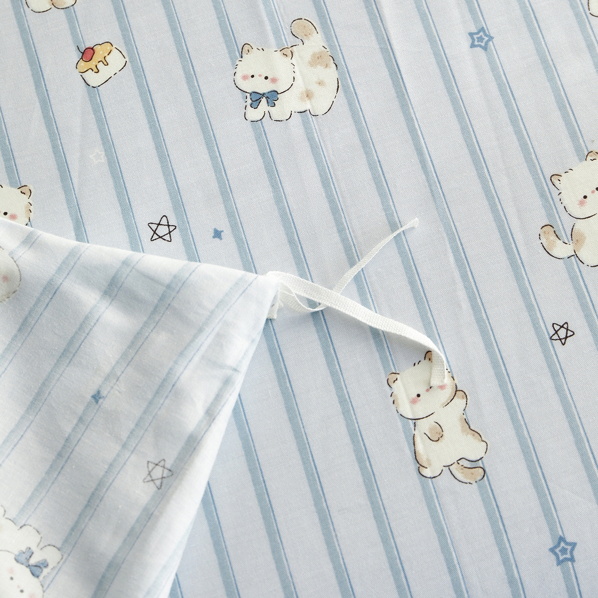 91家纺网 家纺一手货源 找家纺 绫韵家纺 2026新款全棉ins小碎花13372纯棉田园风简约四件套 条纹小猫