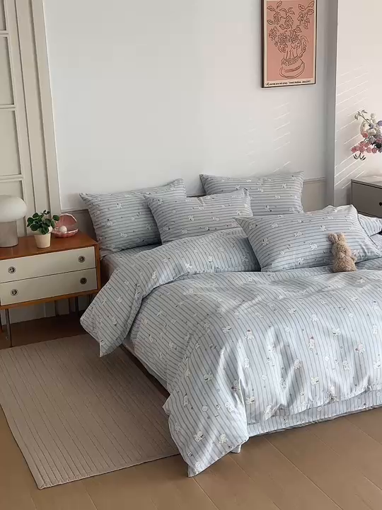 91家纺网 家纺一手货源 找家纺 绫韵家纺 2026新款全棉ins小碎花13372纯棉田园风简约四件套 条纹小猫